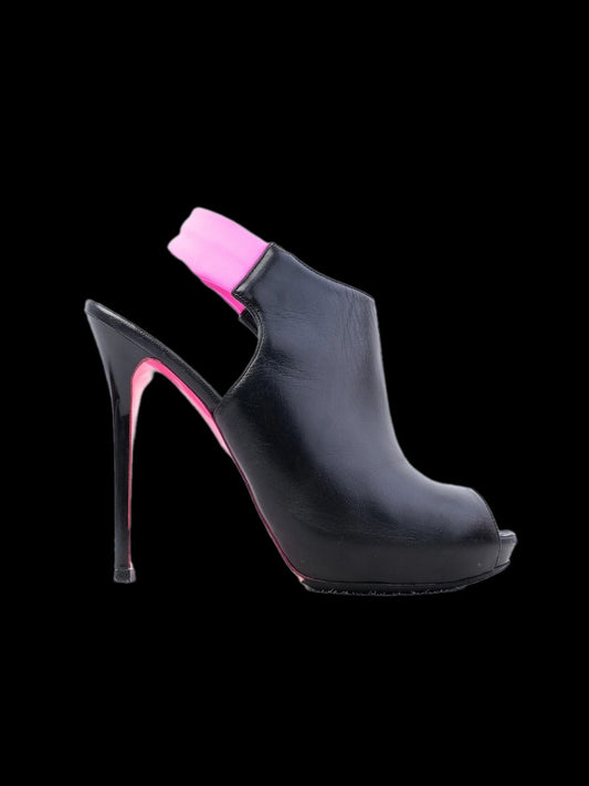 Excellent Alexander McQueen Black Leather Peep-Toe Heels Size 39