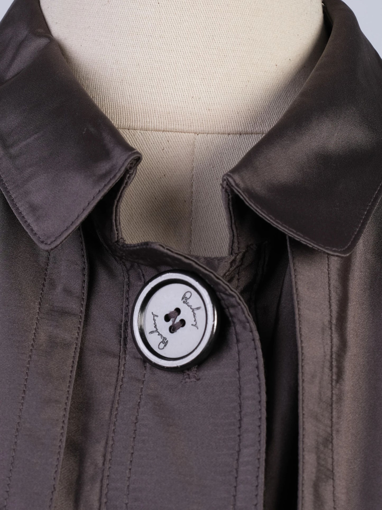excellent burberry gray silk trench coat with belted waist