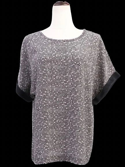 excellent vince black & white silk blouse size m with geometric pattern