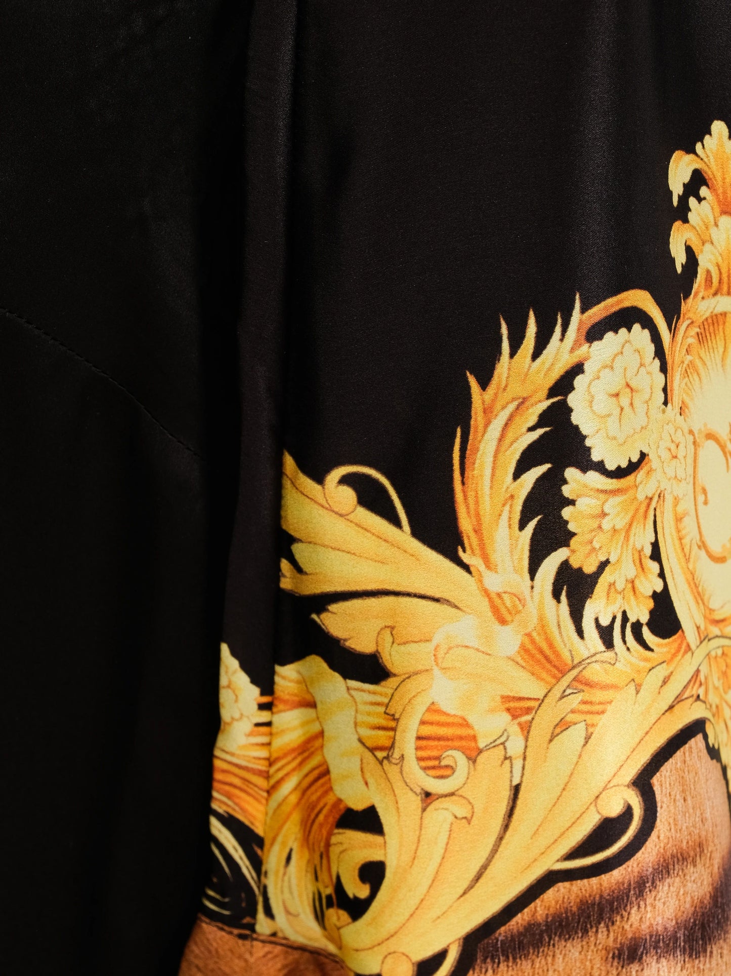 excellent class roberto cavalli black silk shirt size l with gold patterns