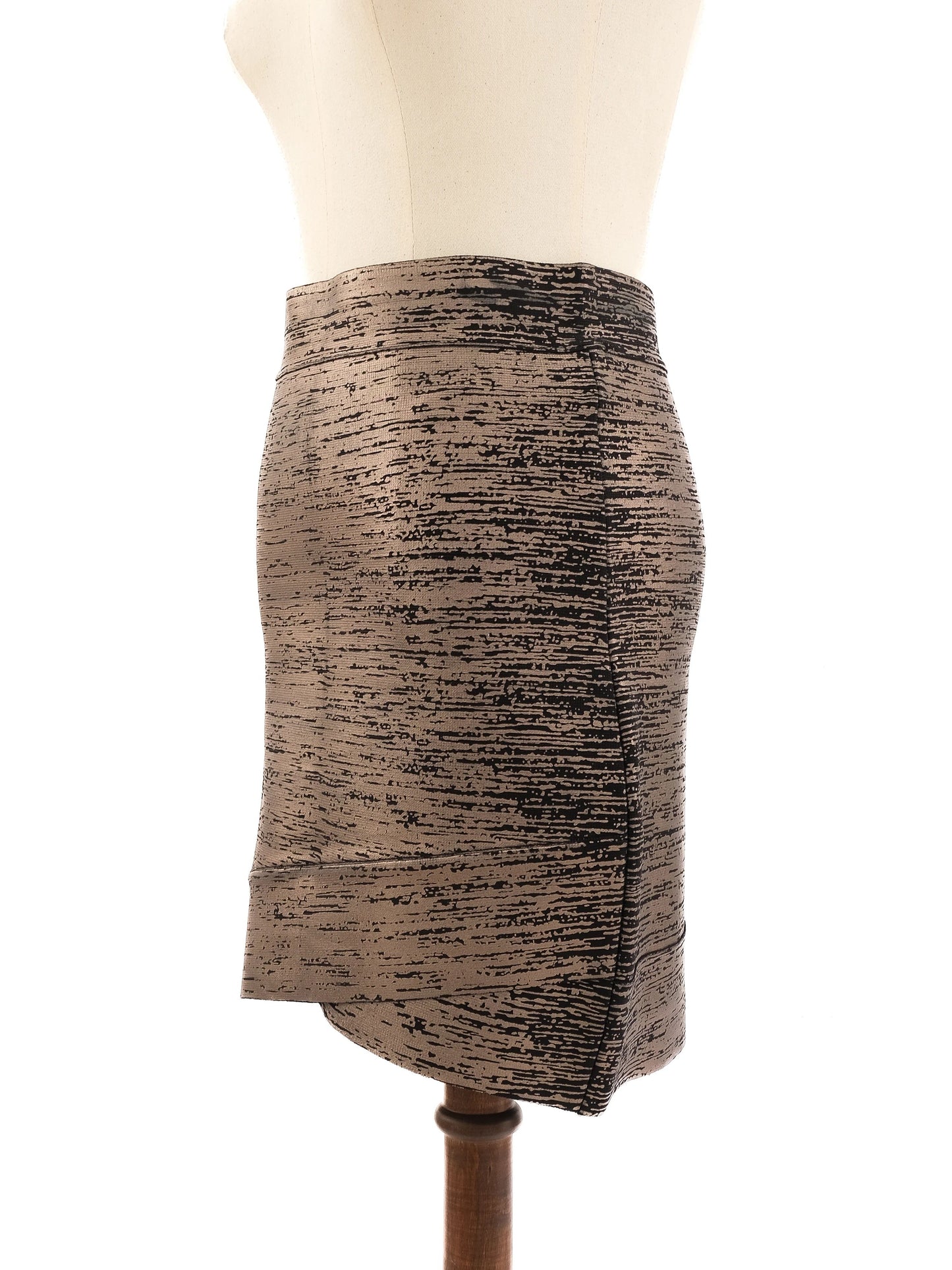 excellent bcbgmaxazria gray textured skirt size m
