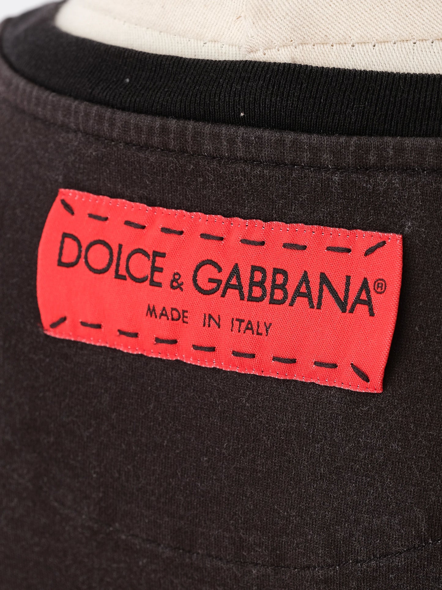 excellent dolce & gabbana black t-shirt size s d&g love is love