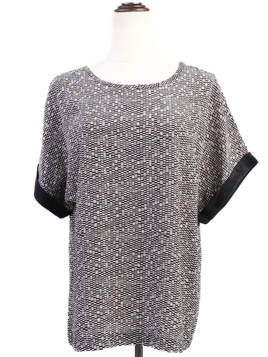 Excellent Vince Black & White Silk Blouse Size M with Geometric Pattern