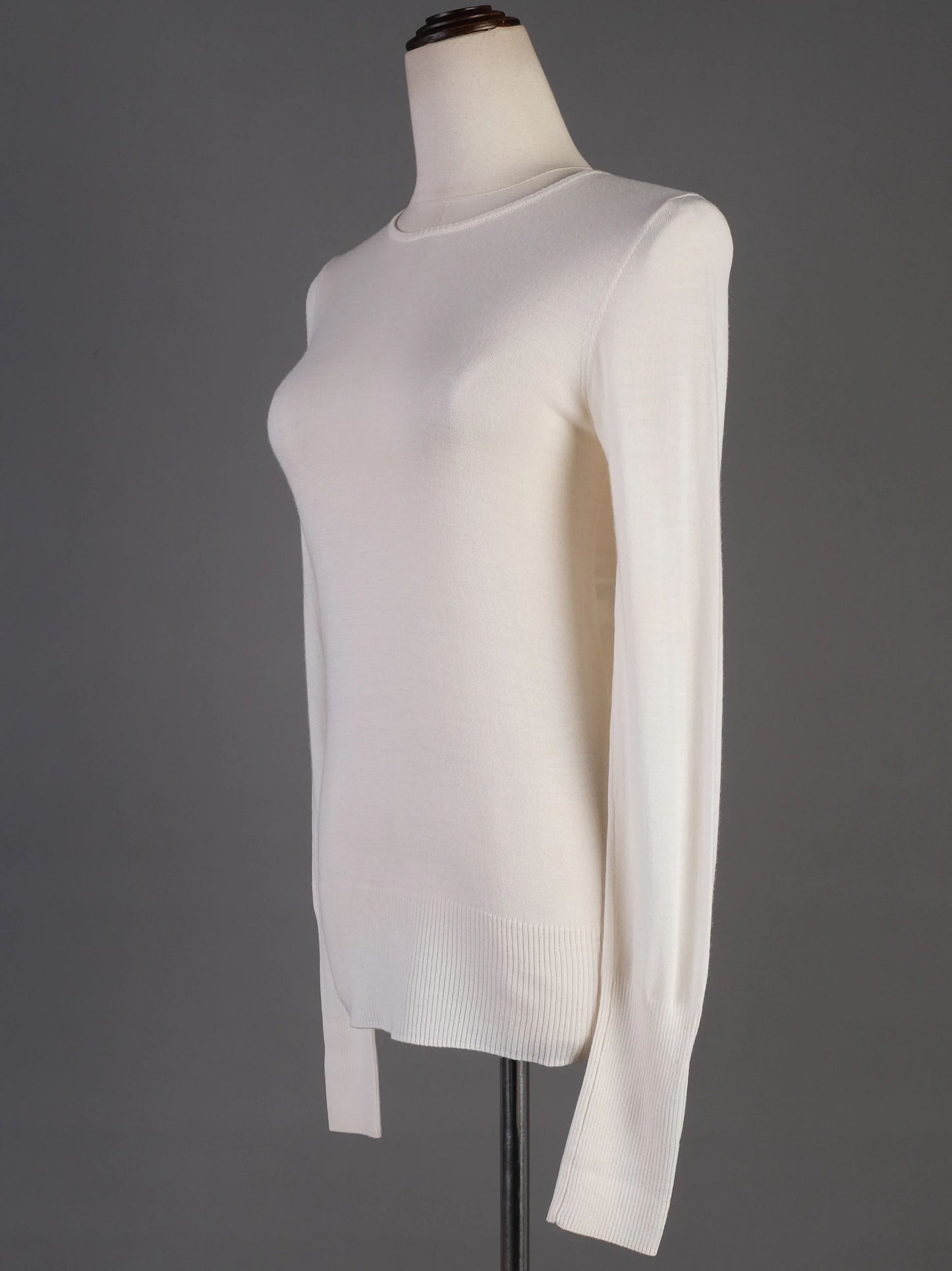 excellent tara jarmon white wool long sleeve sweater size s