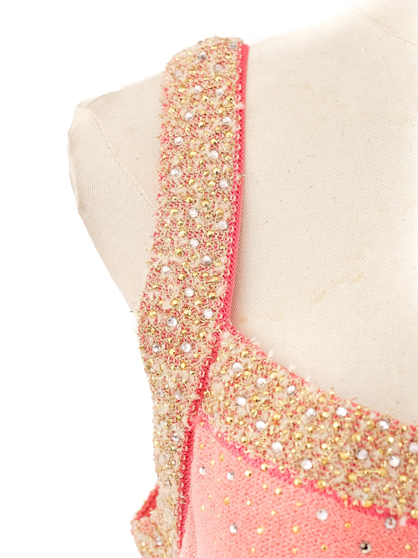 excellent st. john pink wool sleeveless dress size l with gold details