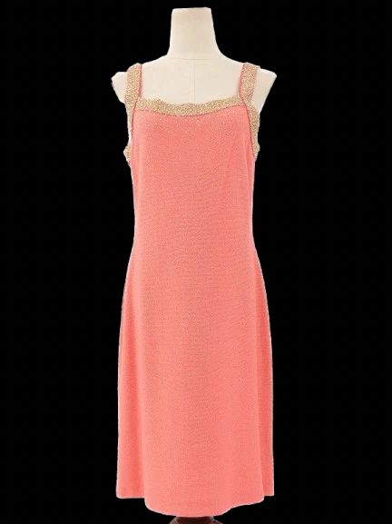 excellent st. john pink wool sleeveless dress size l with gold details
