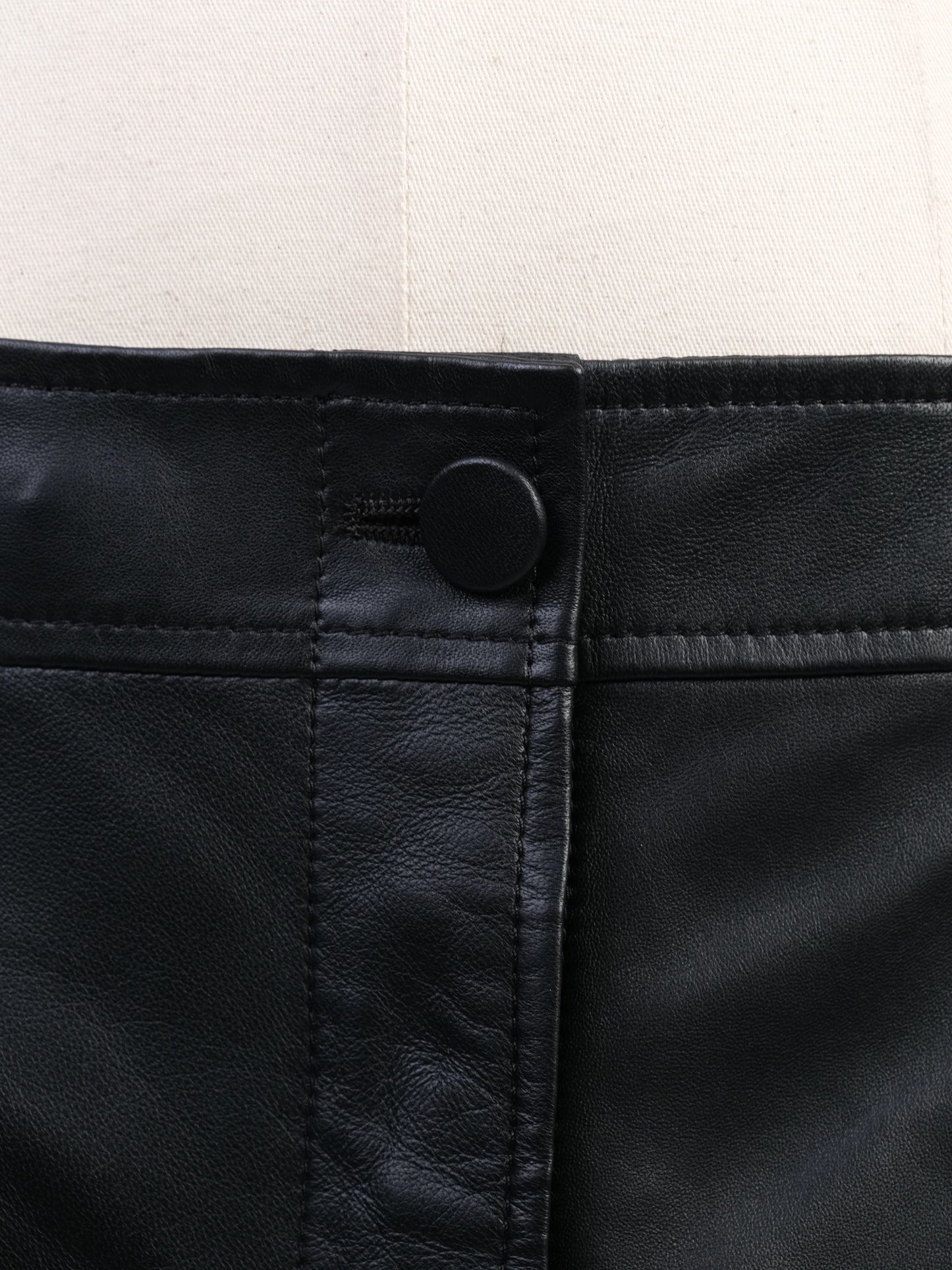 excellent joseph black leather skirt size l knee-length design