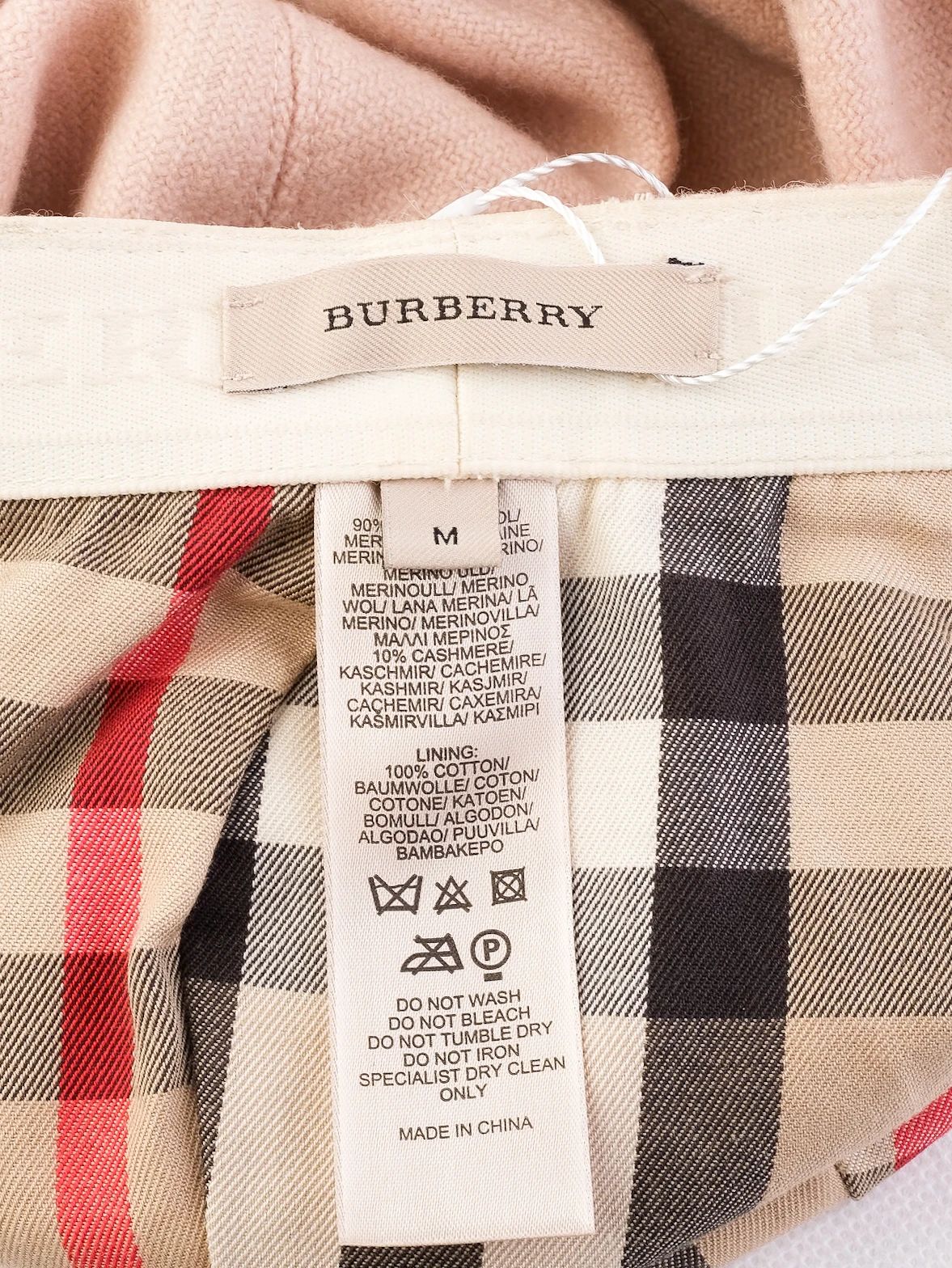 excellent burberry white wool cap size m with check lining
