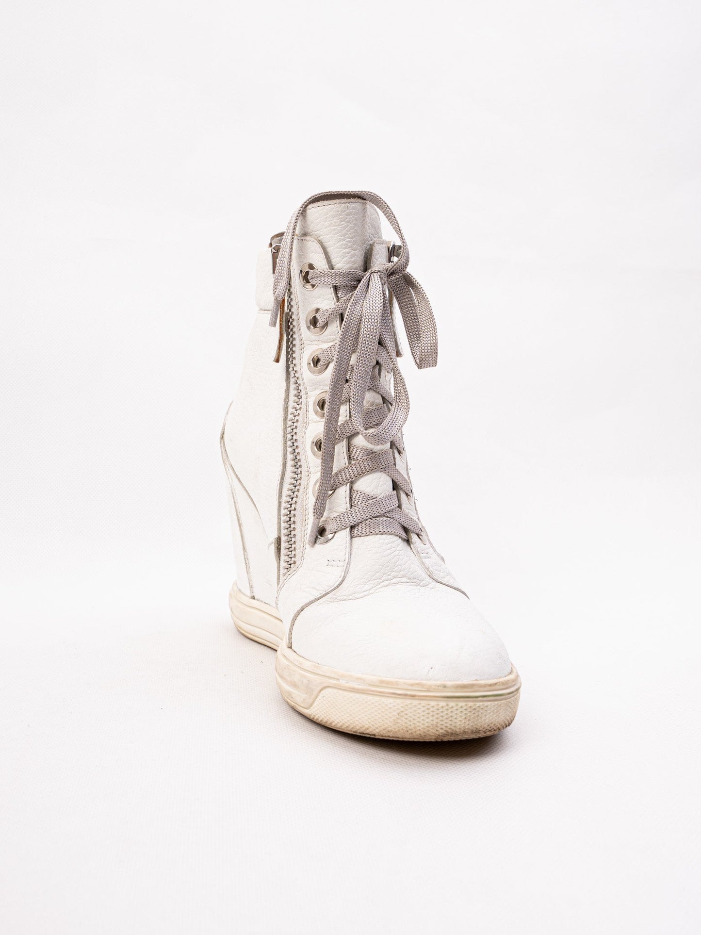 average condition gianmarco lorenzi white leather high-top sneakers 36