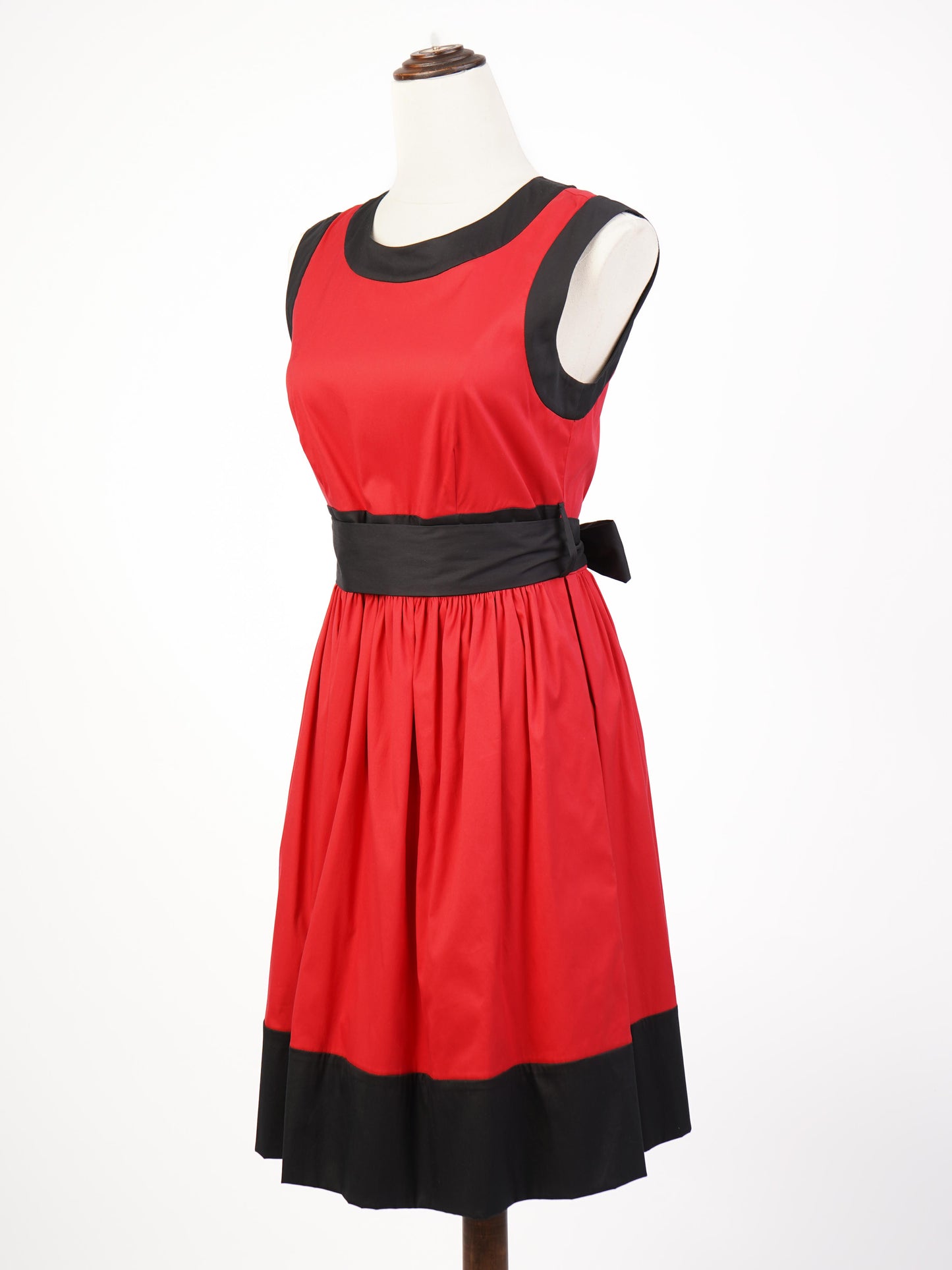 excellent prada red sleeveless dress with black trim and accents