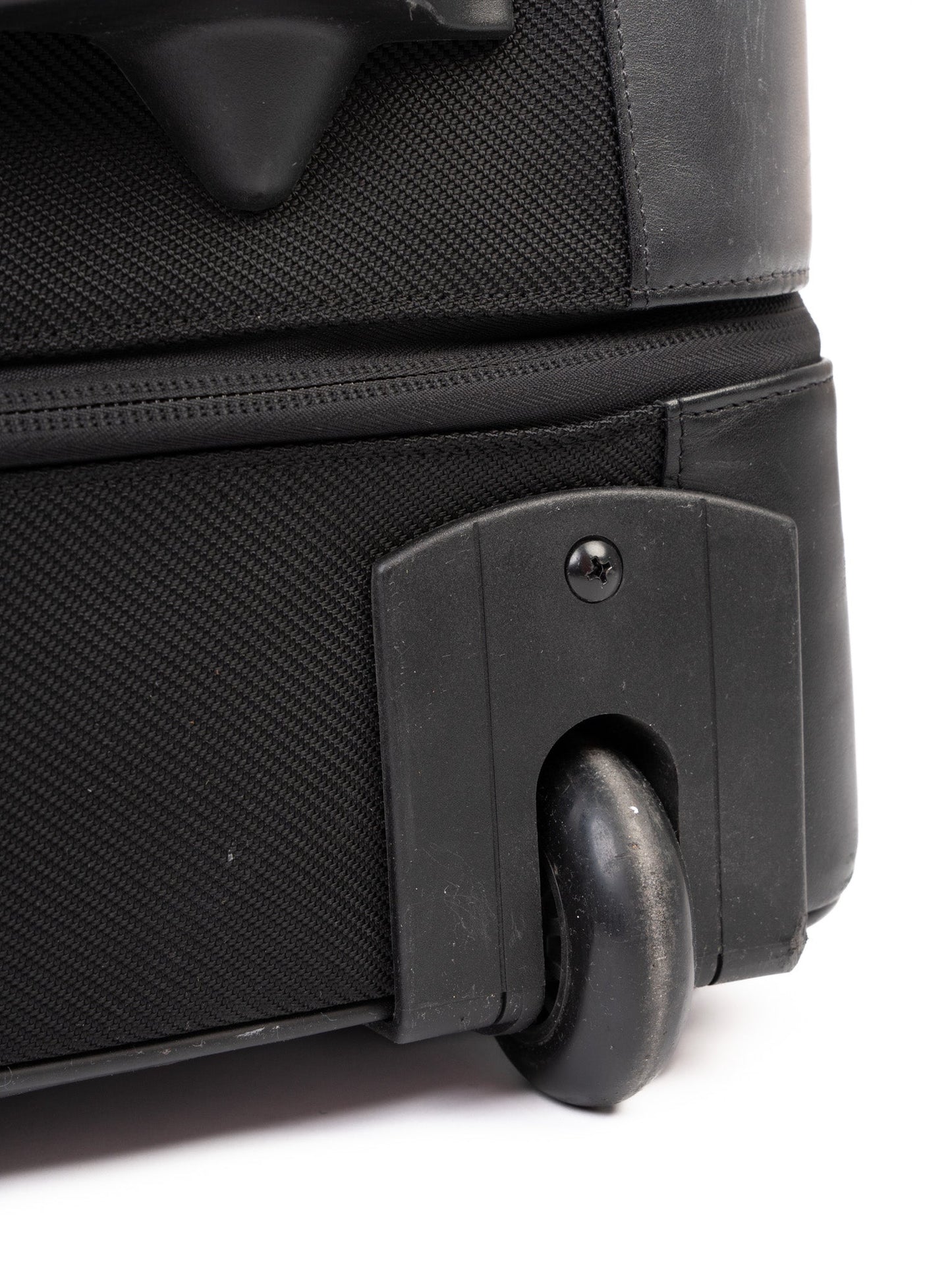 excellent zero halliburton black leather rolling suitcase