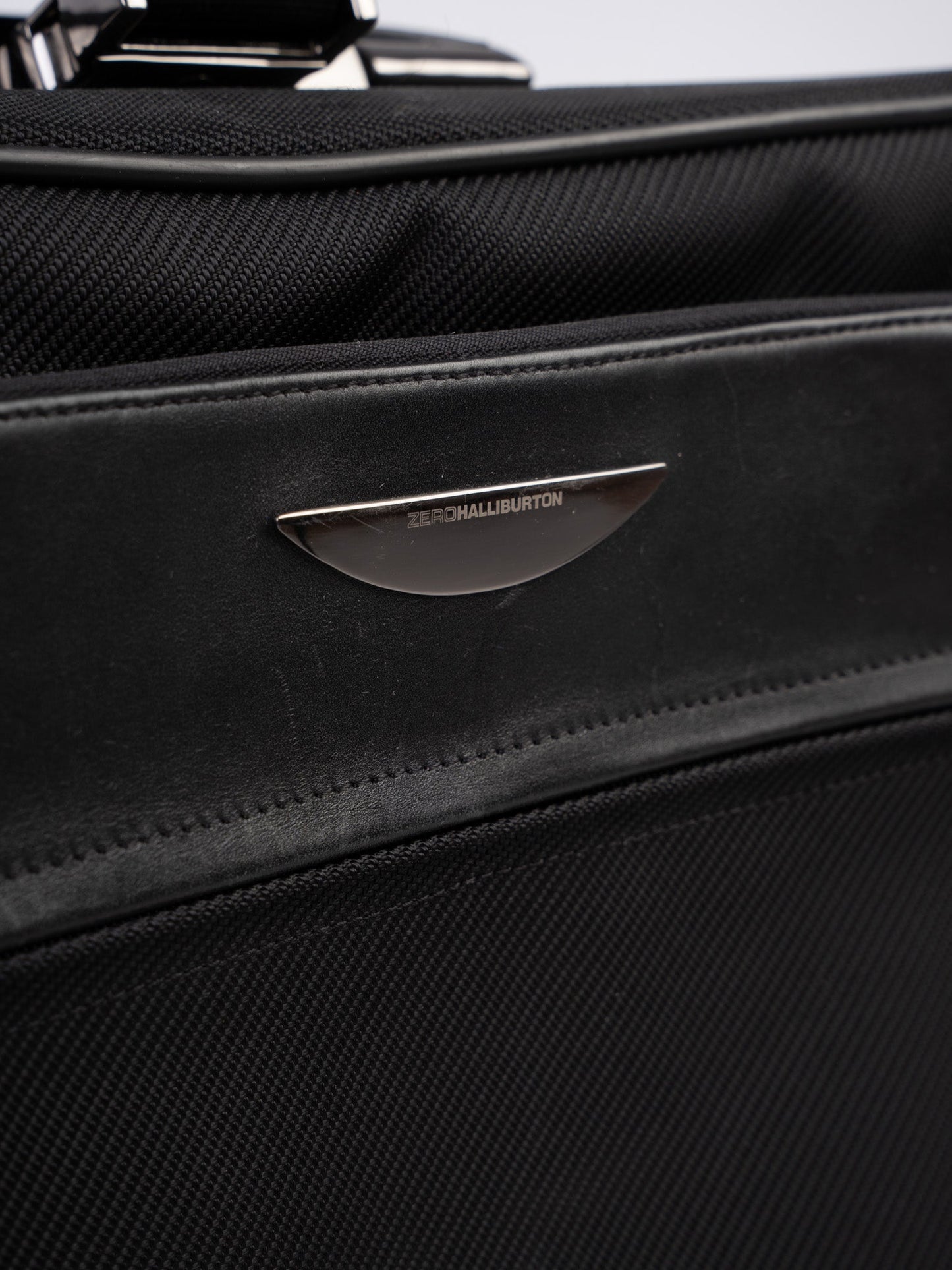 excellent zero halliburton black leather rolling suitcase