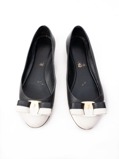 Excellent Salvatore Ferragamo Black & White Leather Flats with Bow