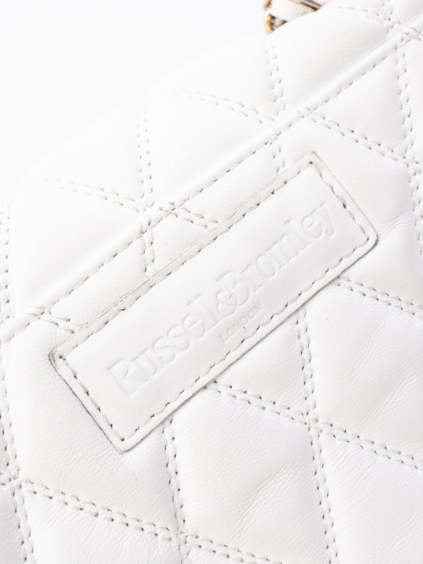 excellent russell bromley white leather quilted handbag with chain strap