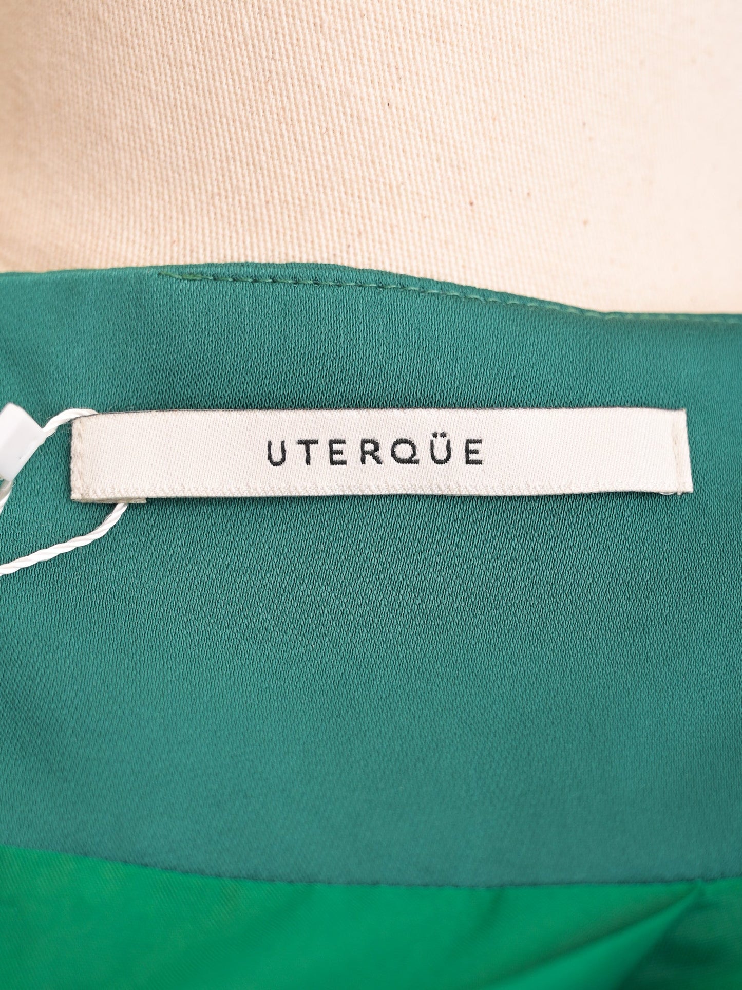 excellent uterque green viscose skirt with wide belt size m
