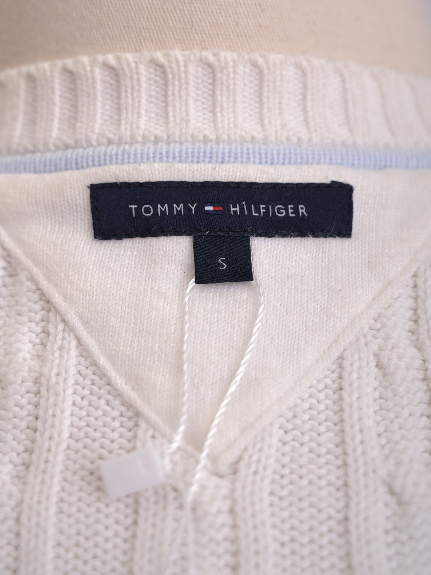excellent tommy hilfiger white cable knit sweater size s