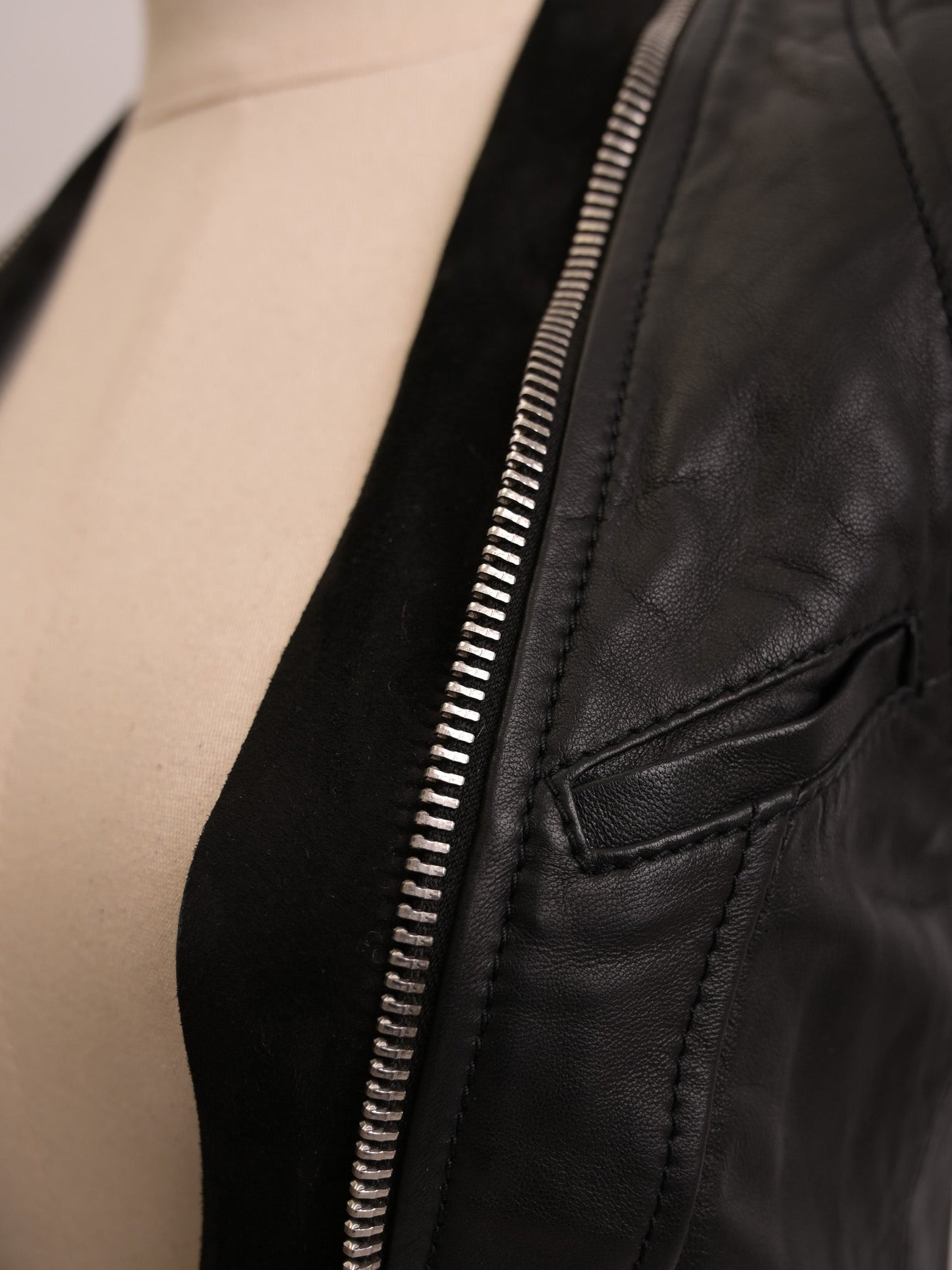excellent balmain black leather vest xs with zipper details