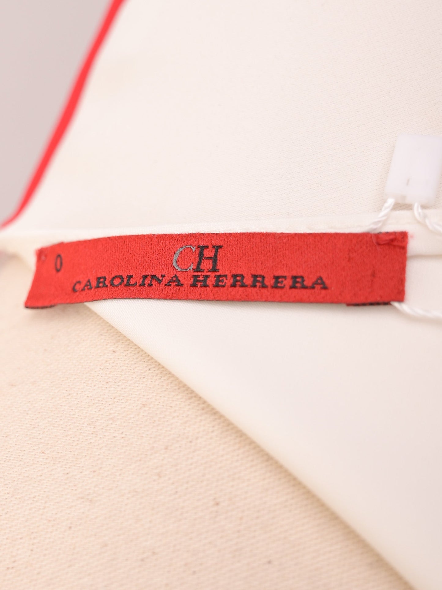 excellent carolina herrera red & white sleeveless blouse size s