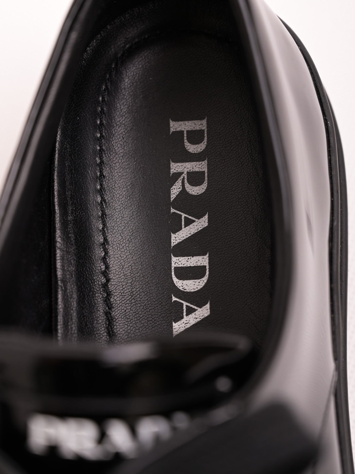 excellent prada black leather shoes size 41 with glossy finish