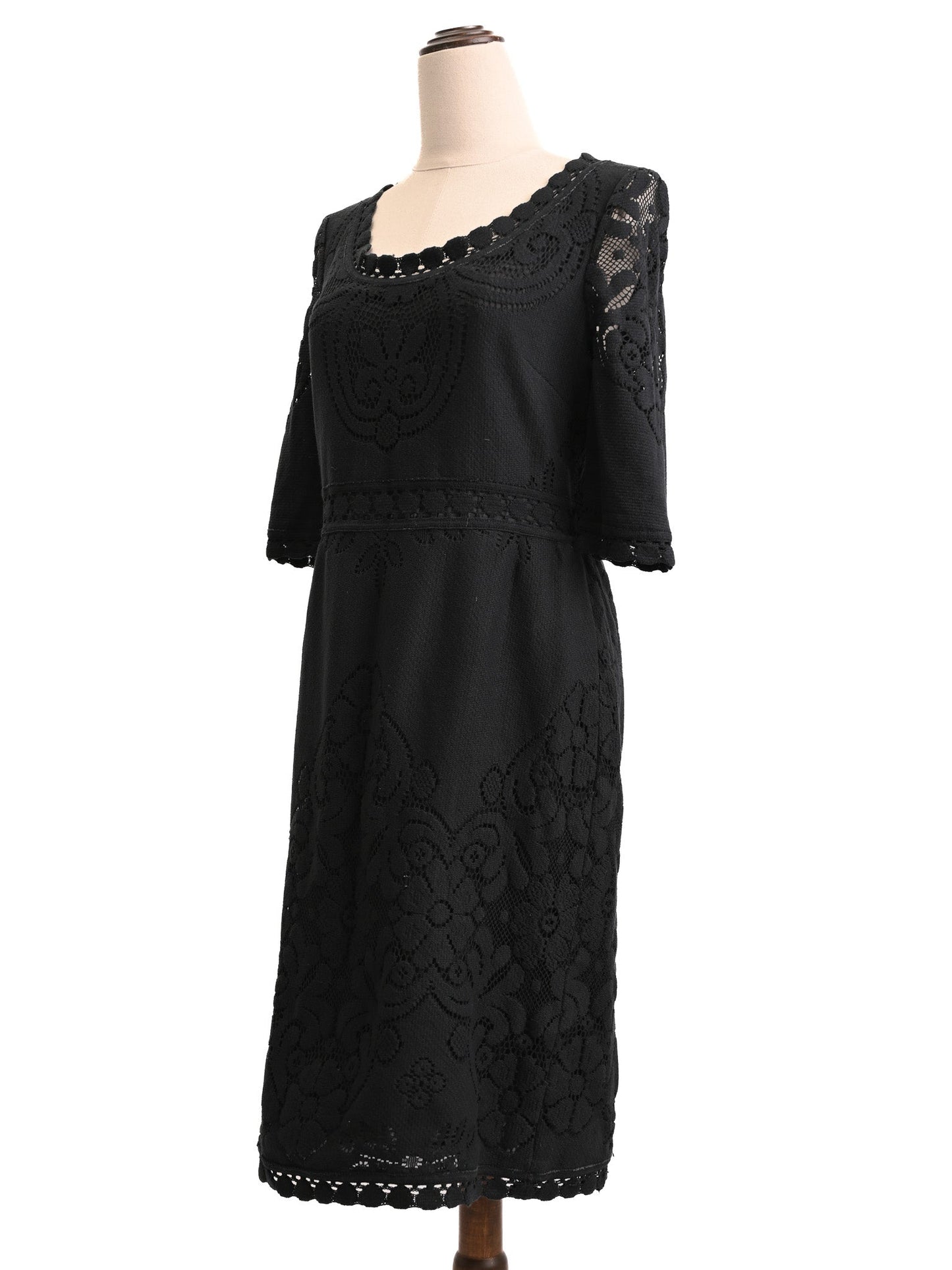 excellent valentino black lace dress with scoop neckline and sleeves