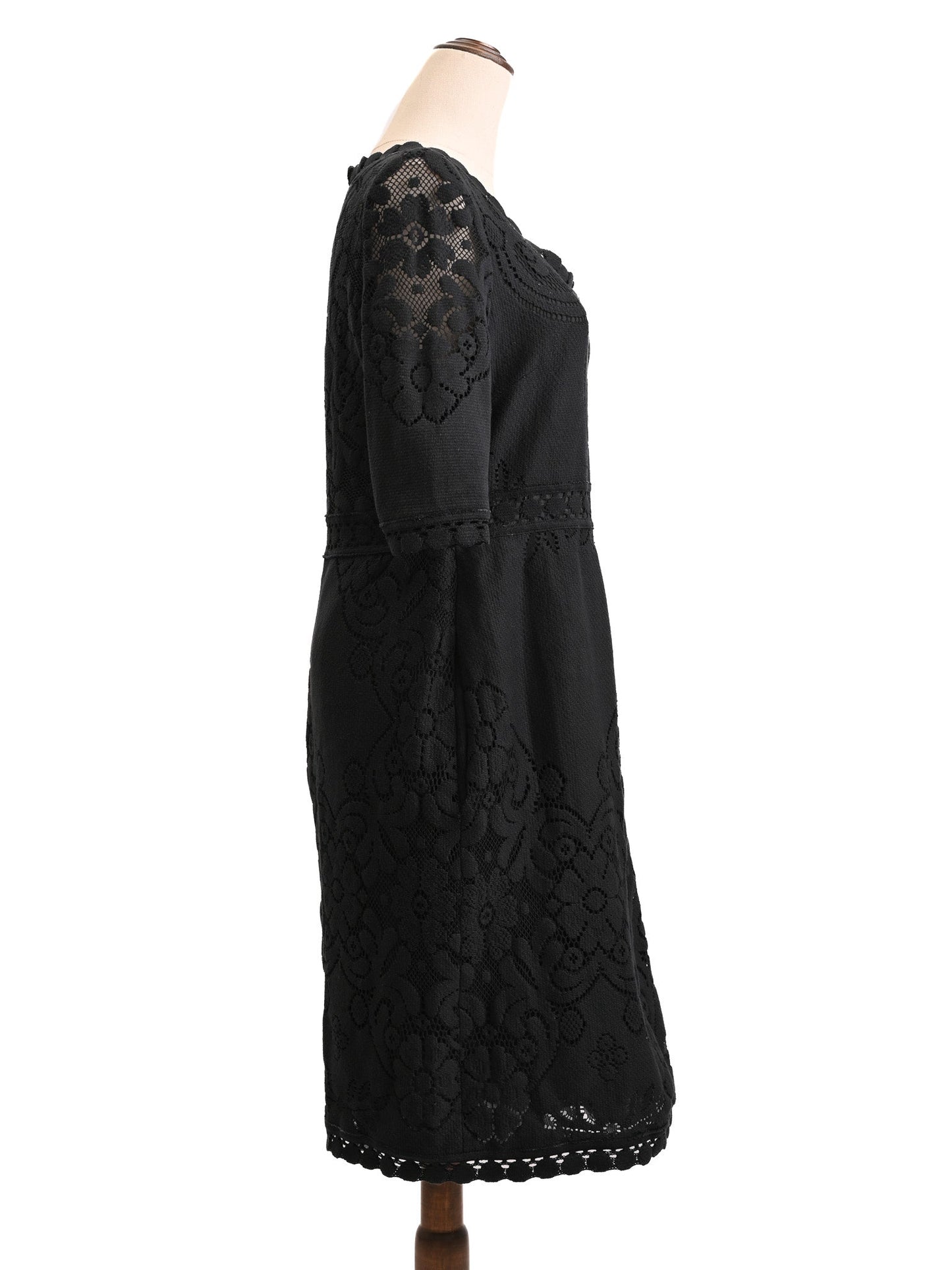 excellent valentino black lace dress with scoop neckline and sleeves