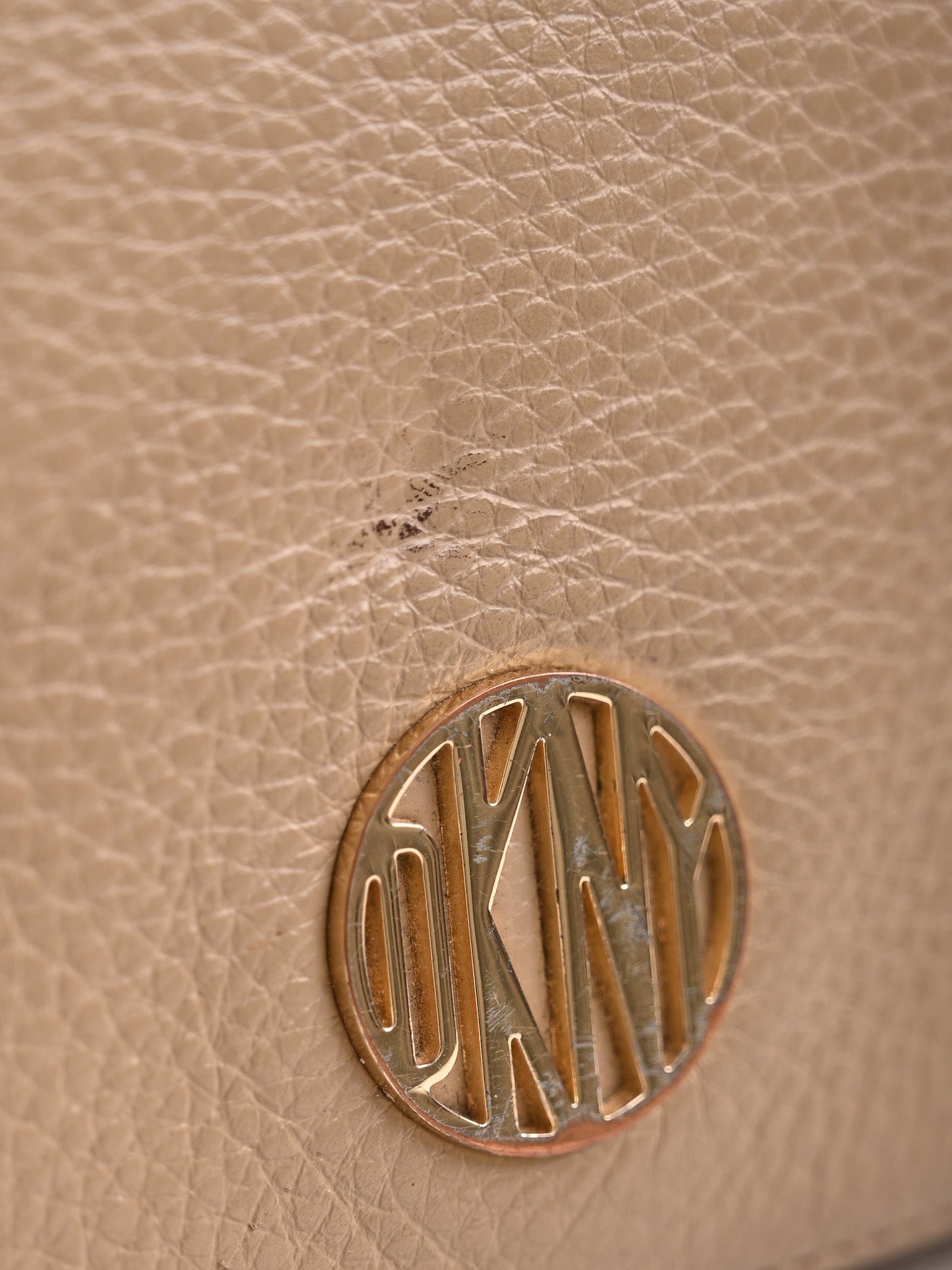 dkny gray pebbled leather handbag with structured design