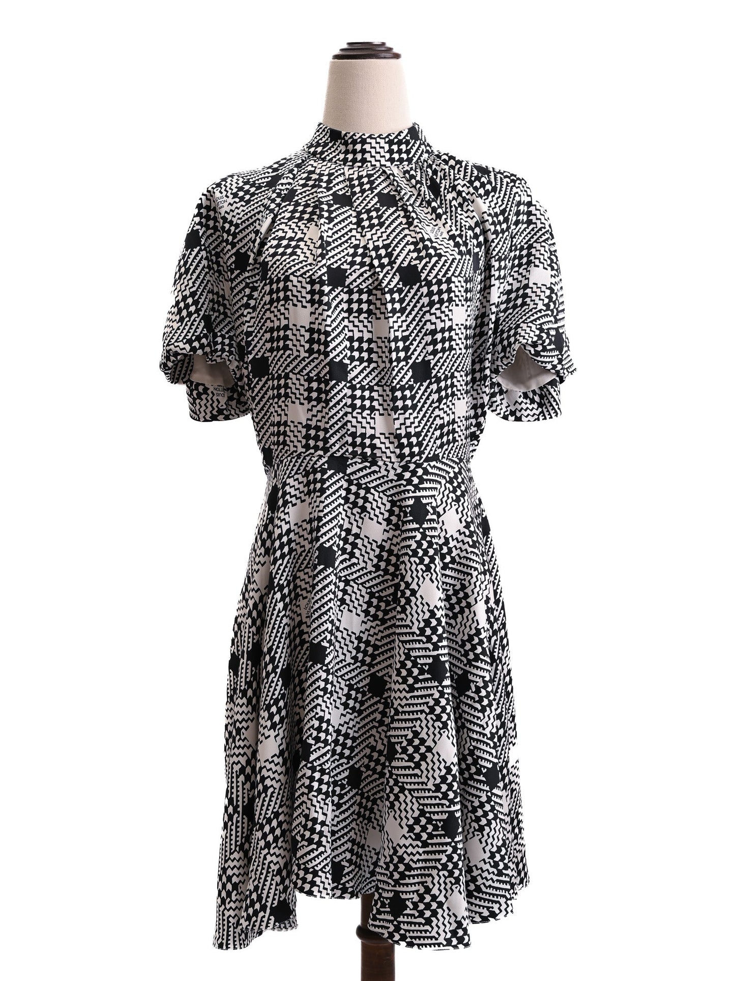 good louis vuitton black and white geometric silk dress size s