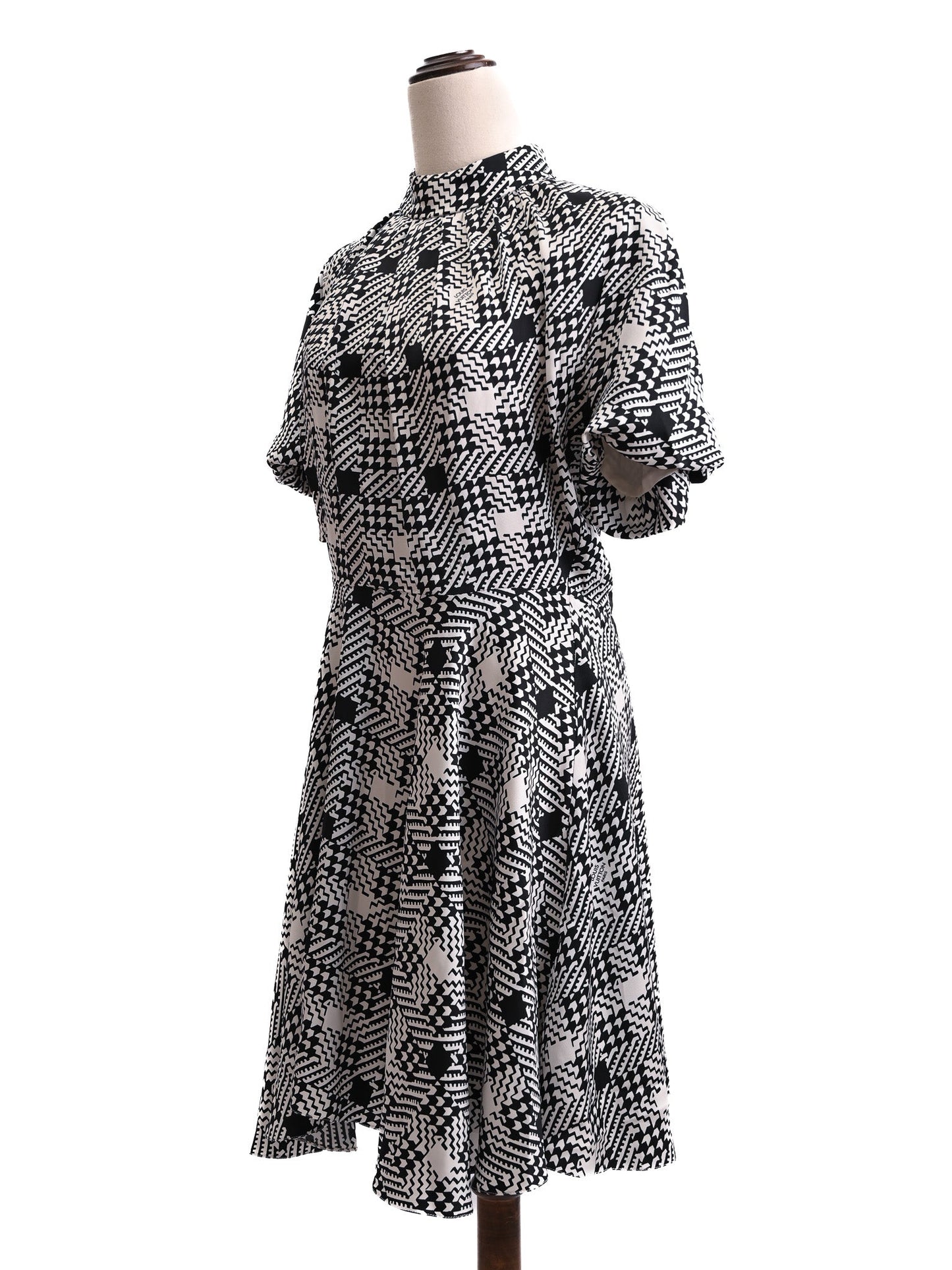 good louis vuitton black and white geometric silk dress size s