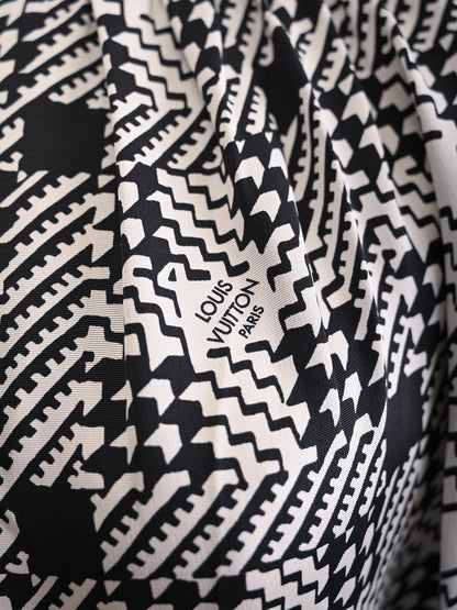 Good Louis Vuitton Black and White Geometric Silk Dress Size S
