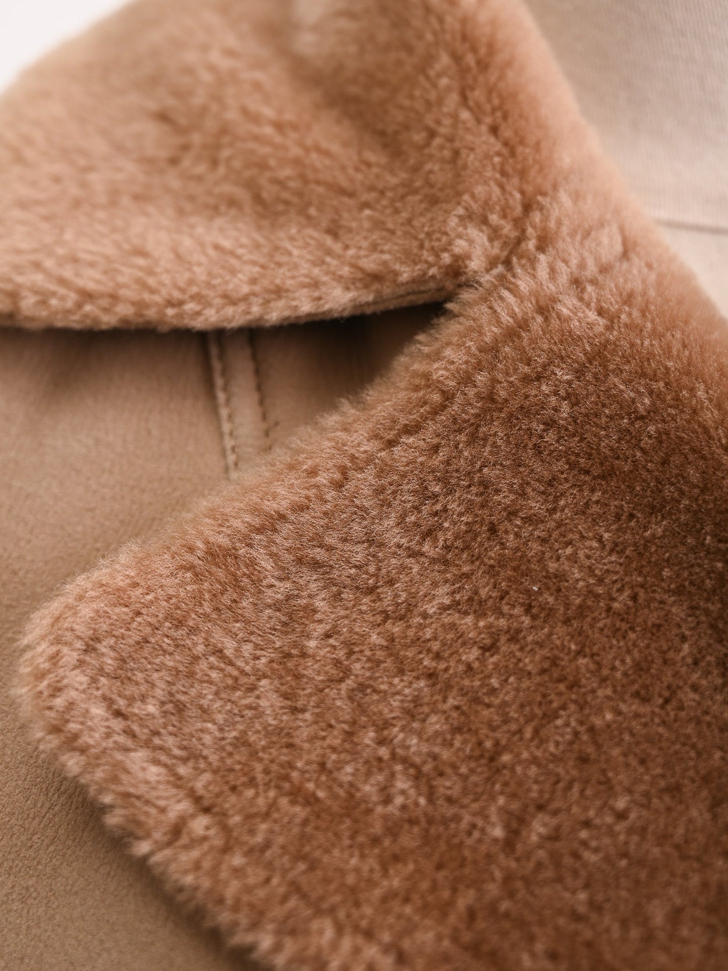 excellent burberry beige double-breasted wool jacket with fur collar