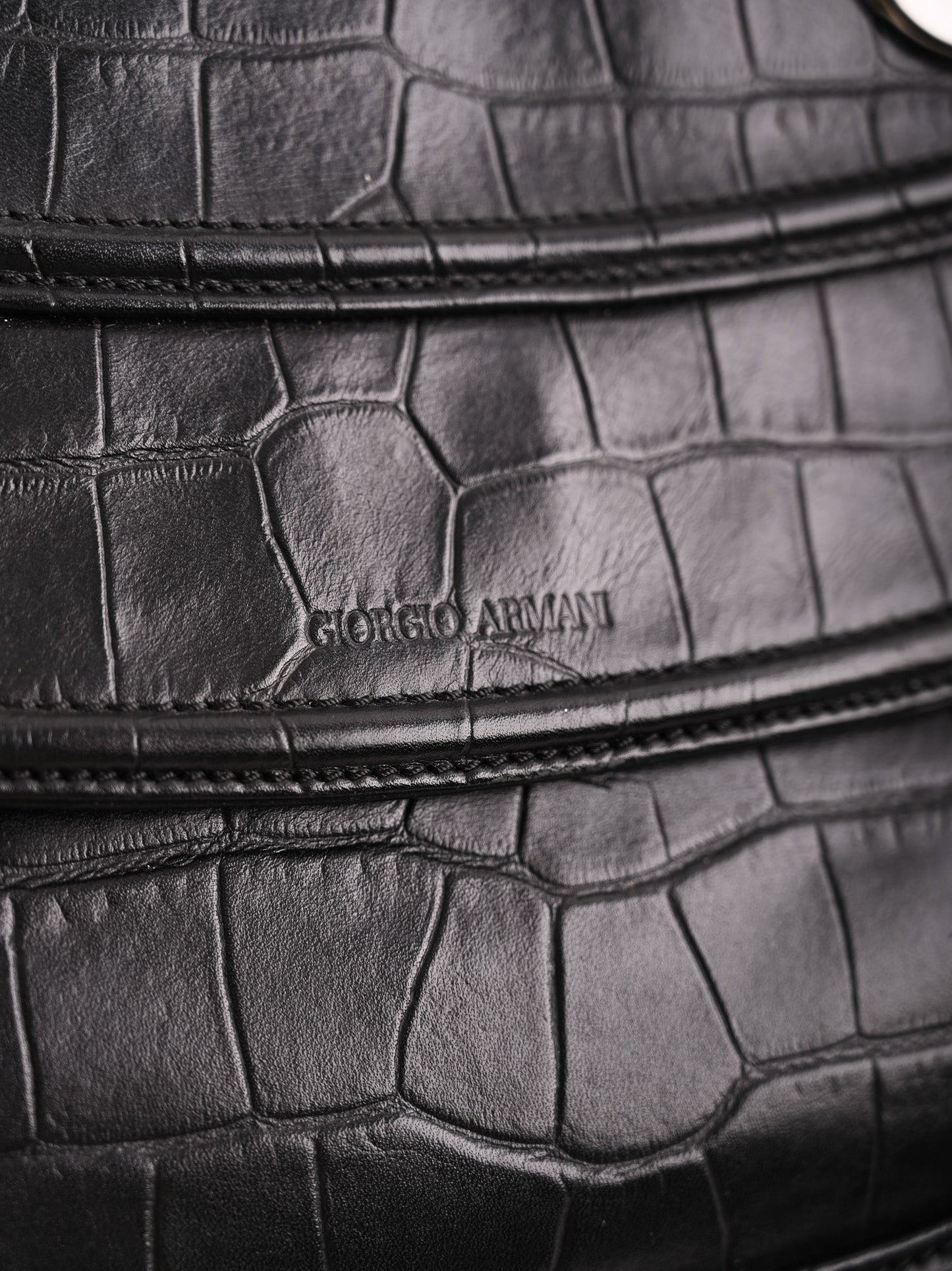 excellent giorgio armani black leather handbag with crocodile pattern
