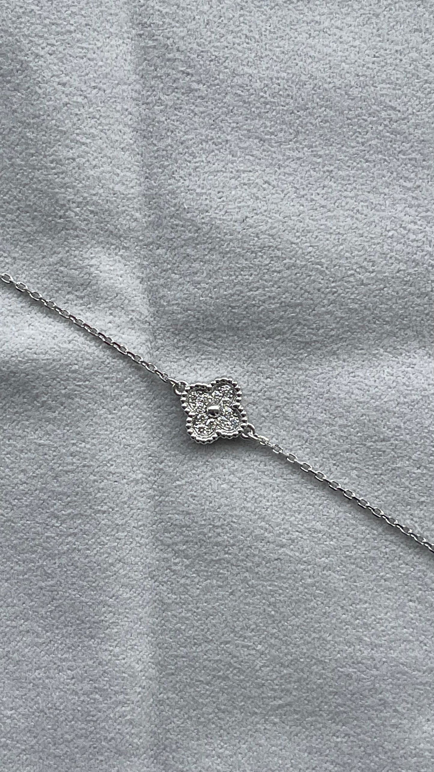 van cleef & arpels sweet alhambra diamond pave 1 motif white gold bracelet