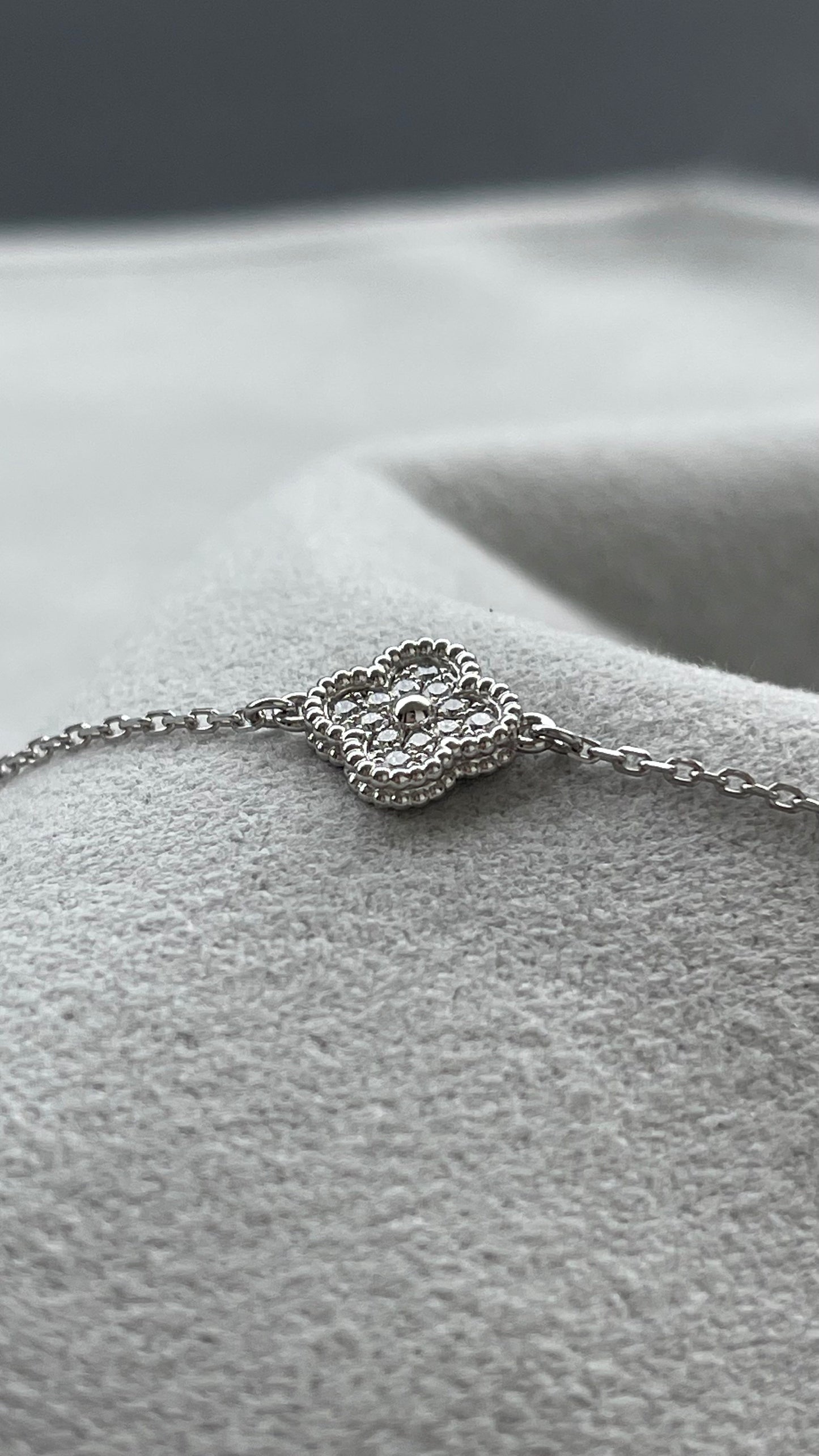 van cleef & arpels sweet alhambra diamond pave 1 motif white gold bracelet