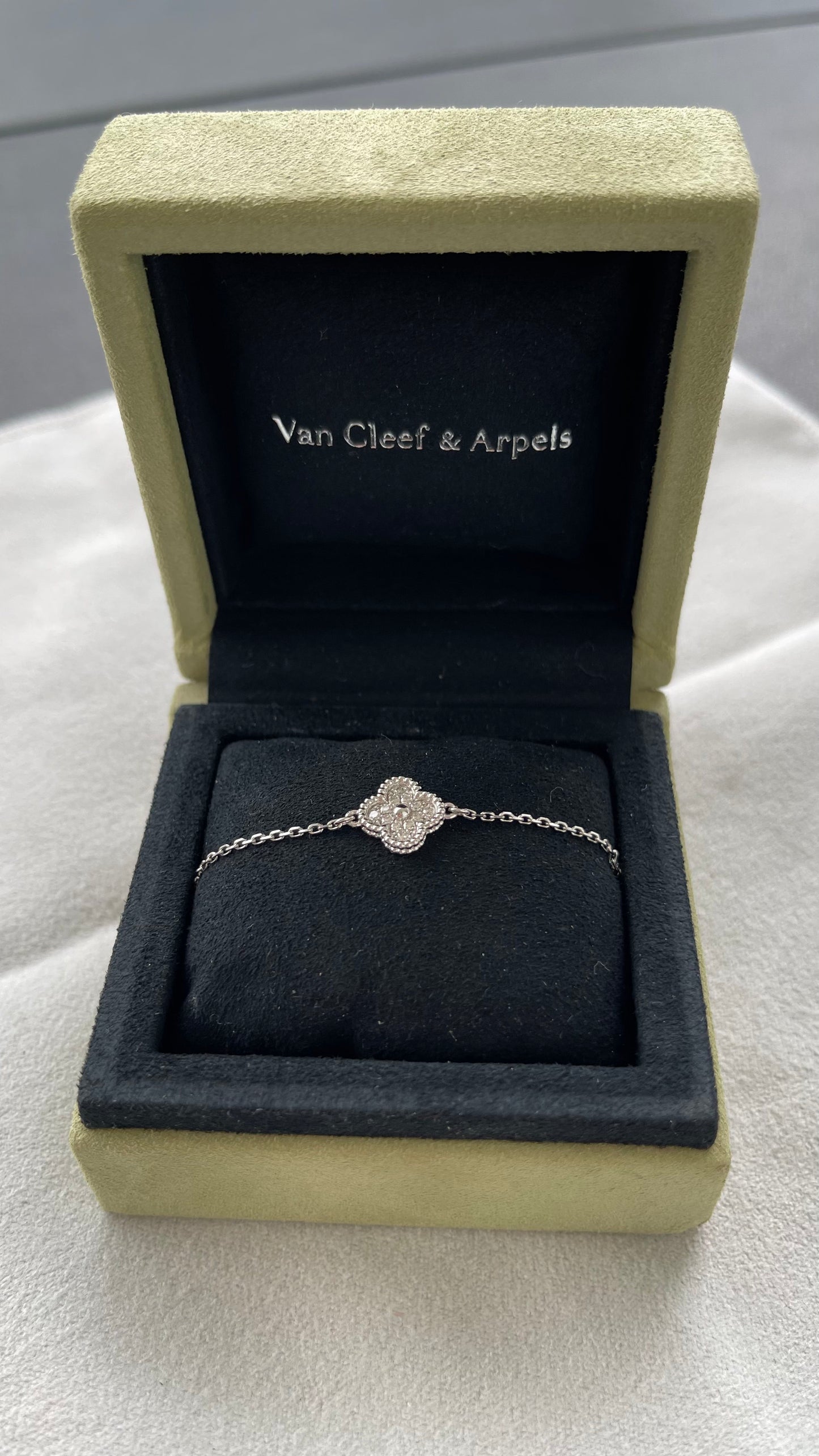 van cleef & arpels sweet alhambra diamond pave 1 motif white gold bracelet