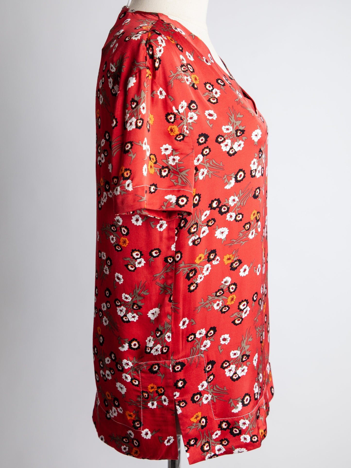 good maje red floral v-neck shirt size l viscose women