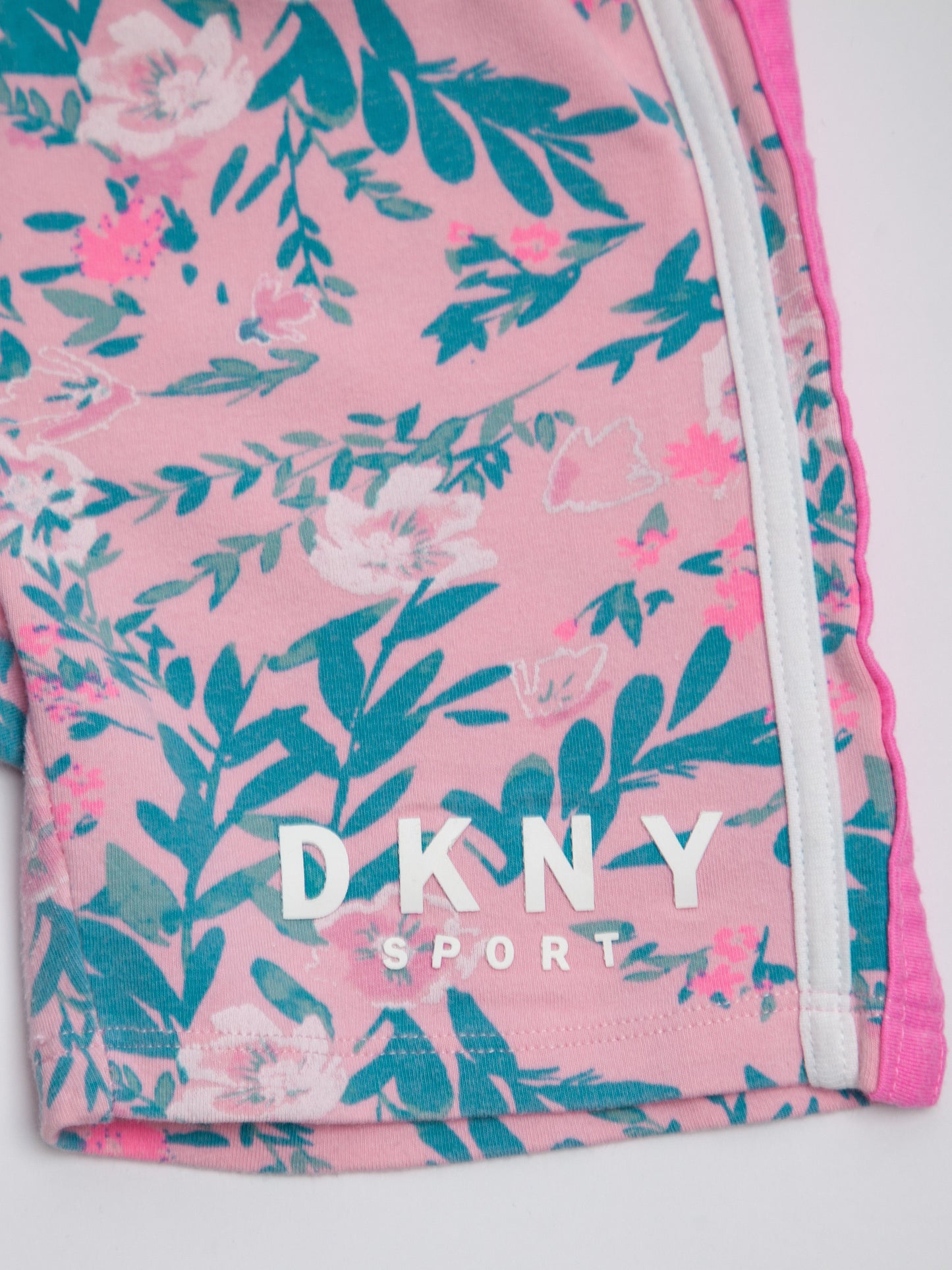 good dkny pink floral kids shorts size 5 with logo