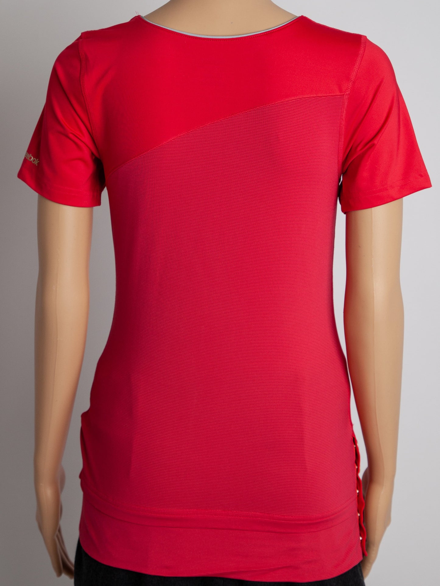 excellent reebok women's pink v-neck t-shirt size not specified