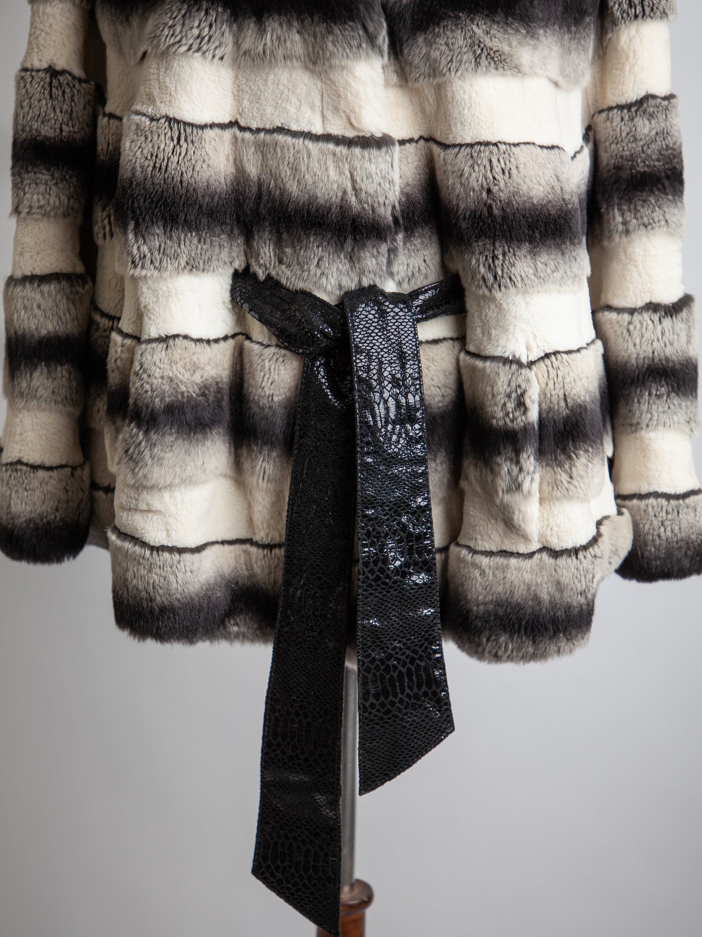 good cassie gray striped fur coat with hood and belt, size xxs