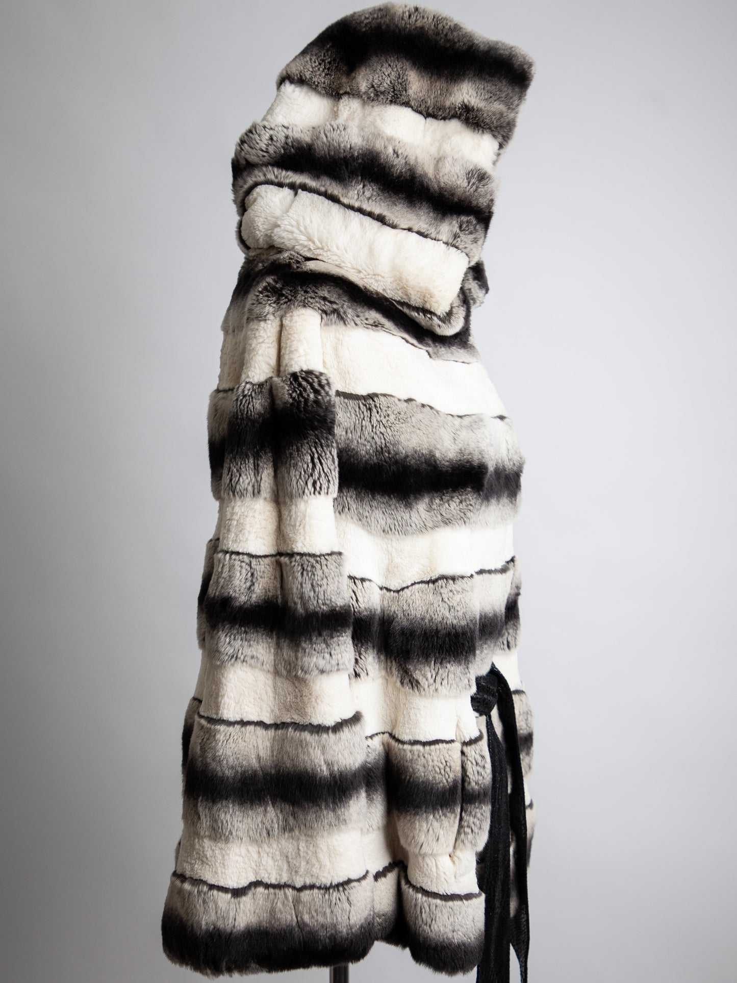 good cassie gray striped fur coat with hood and belt, size xxs