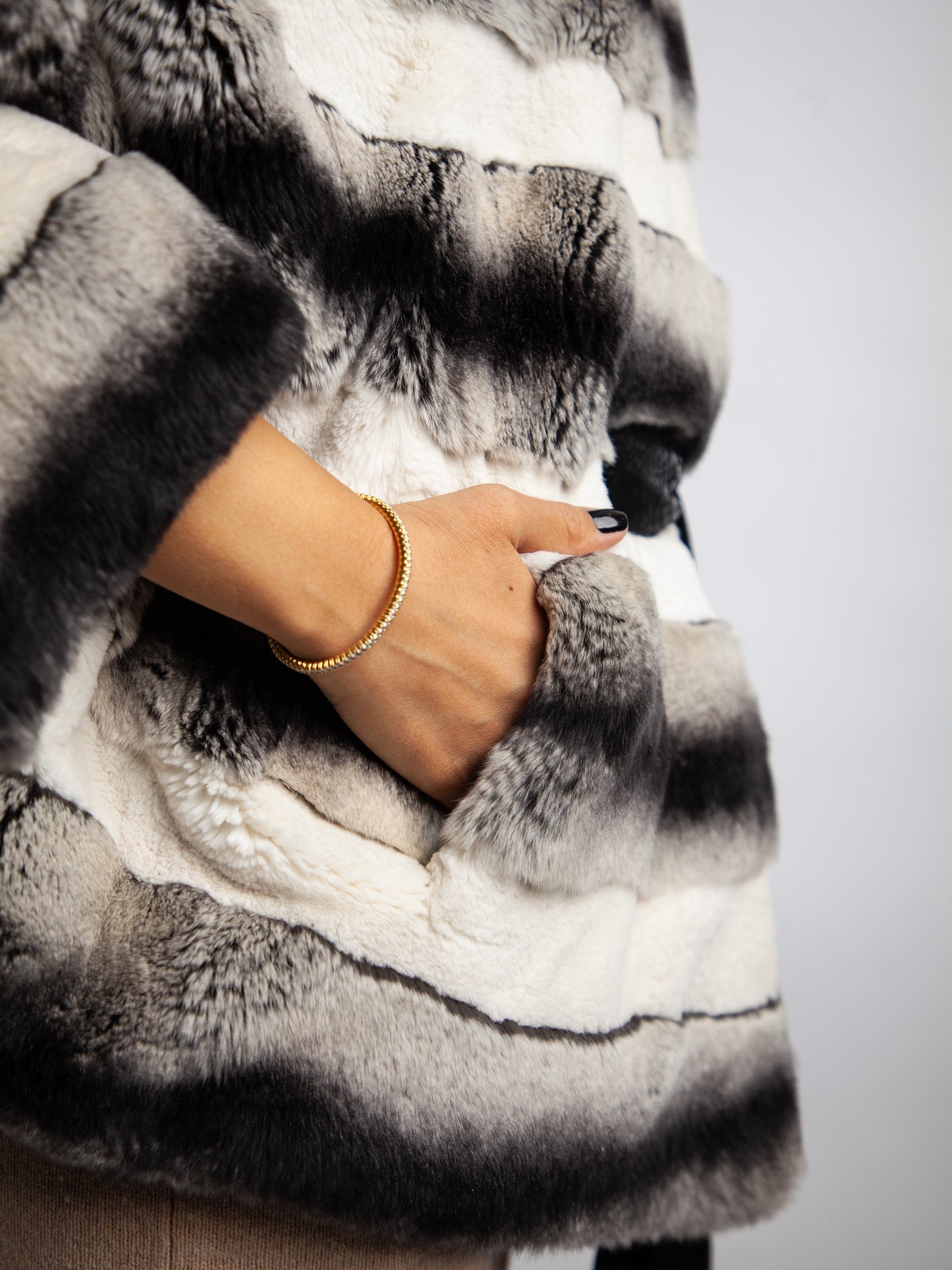 good cassie gray striped fur coat with hood and belt, size xxs