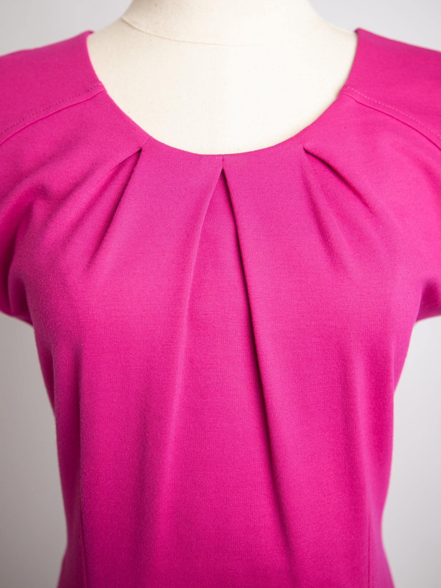 good escada pink polyester dress size m with pleats & zip closure