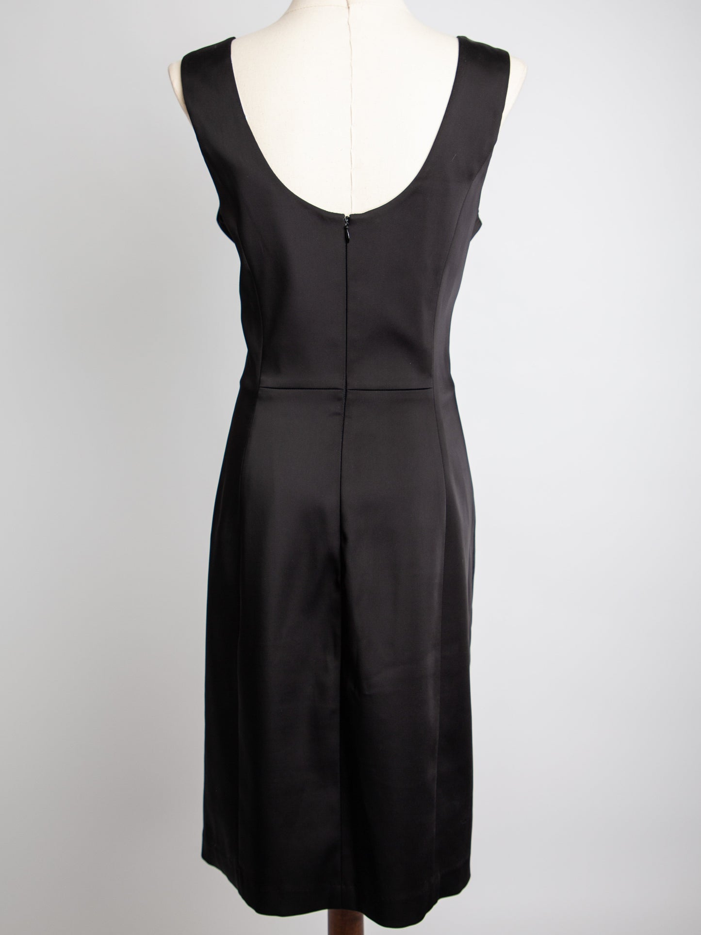 new blumarine black sleeveless dress with beaded waist