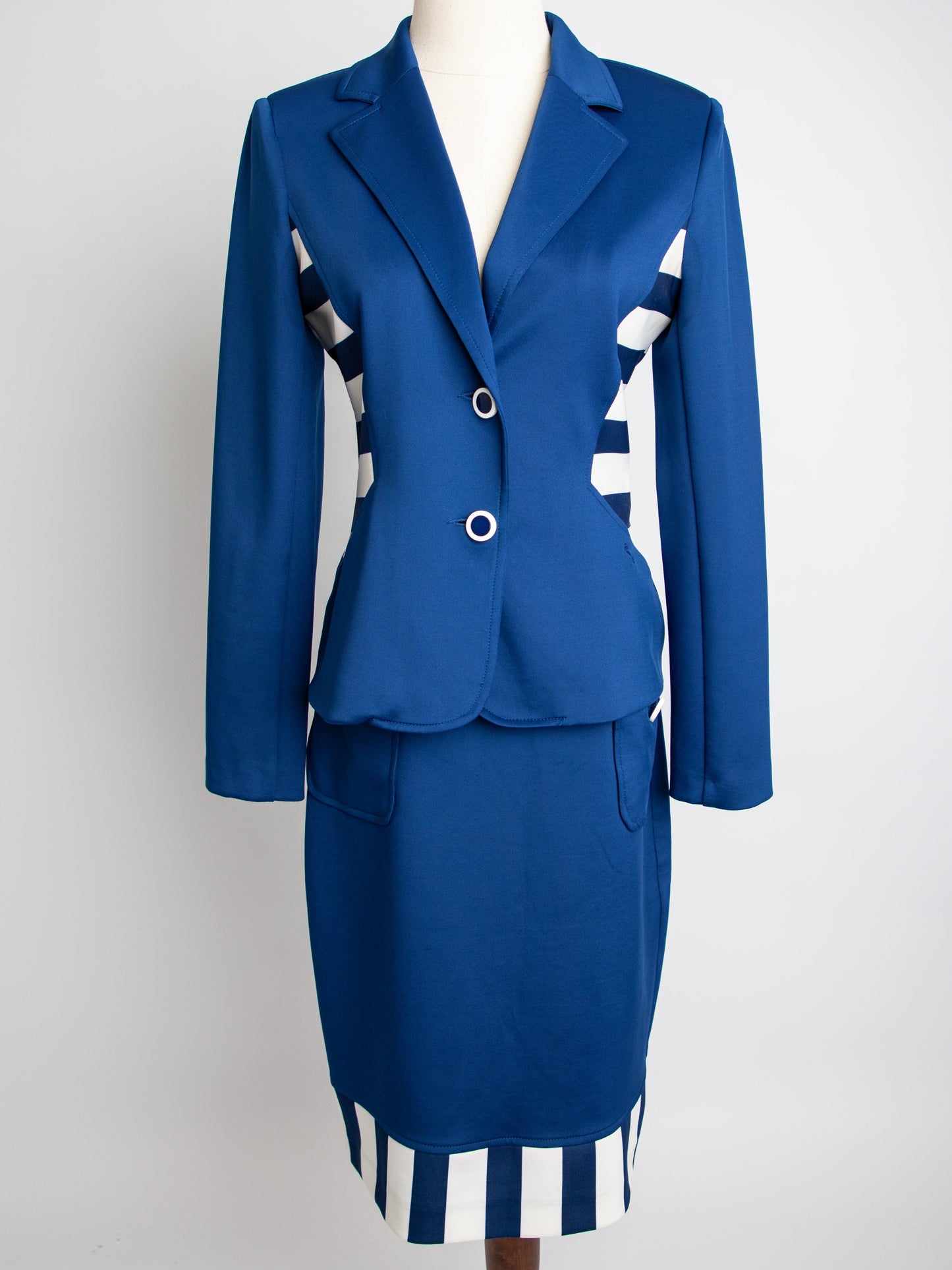 good cannella blue tailored jacket size m with white accents