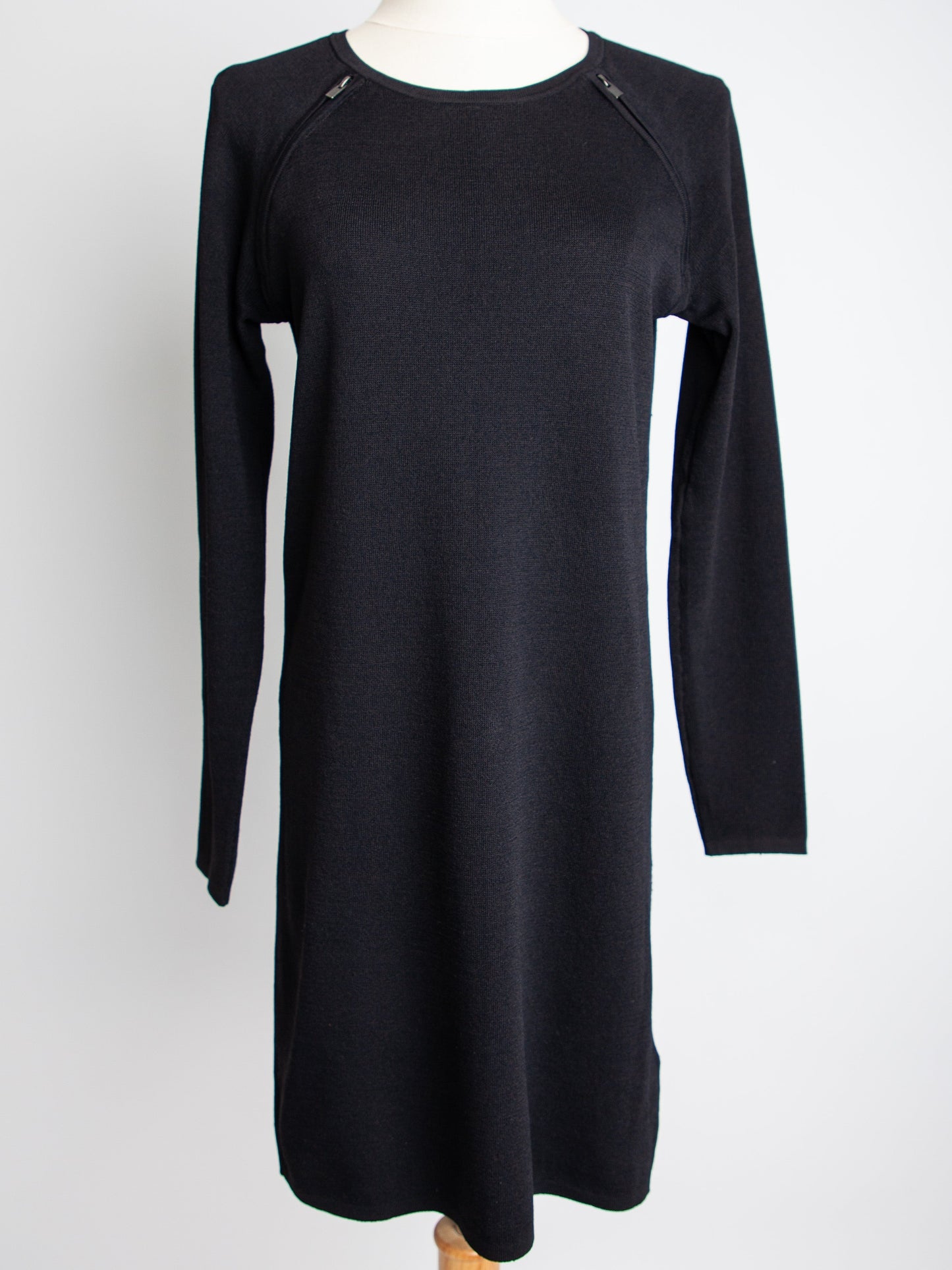good condition banana republic black dress size xs with zippers