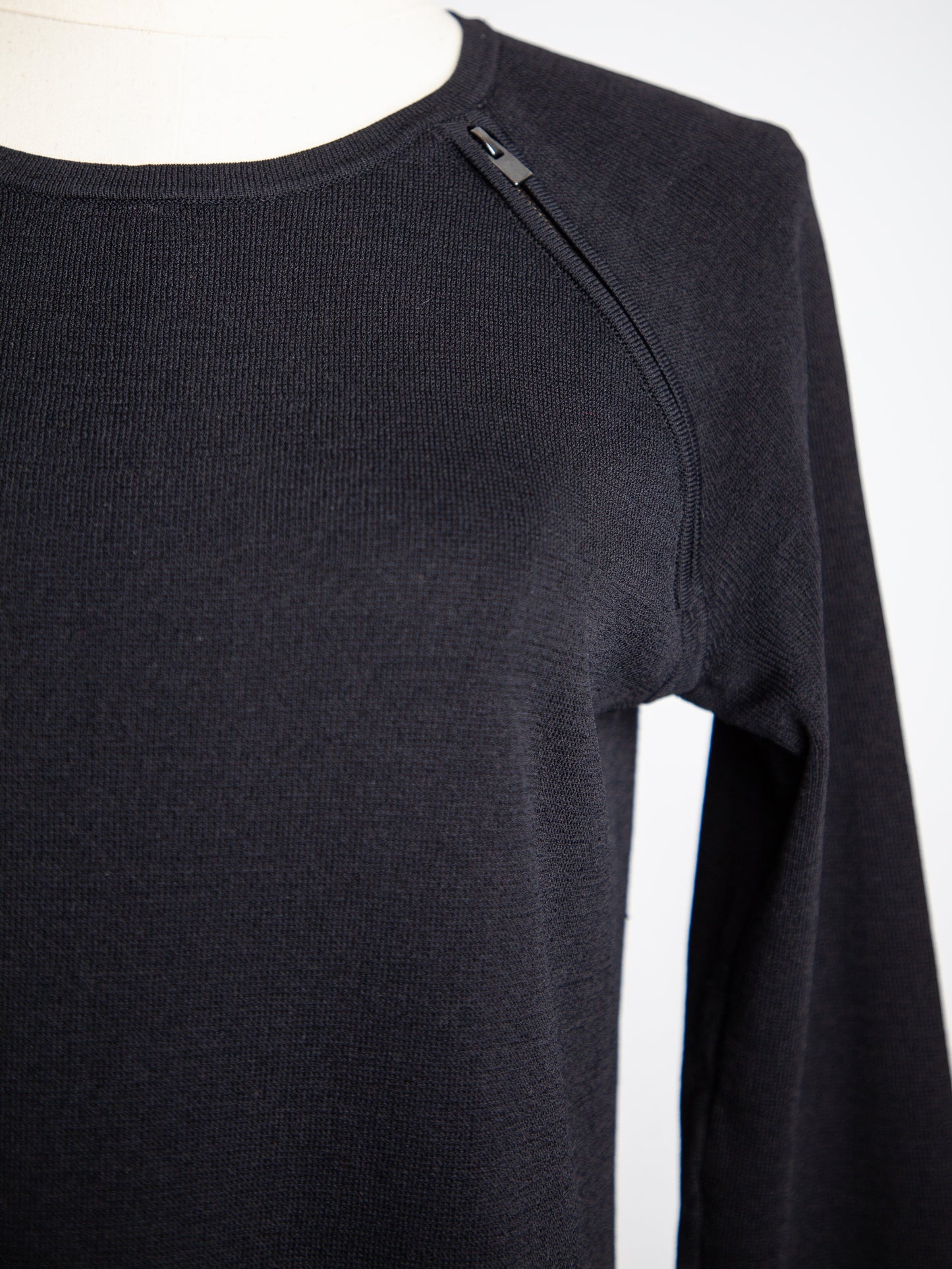 good condition banana republic black dress size xs with zippers