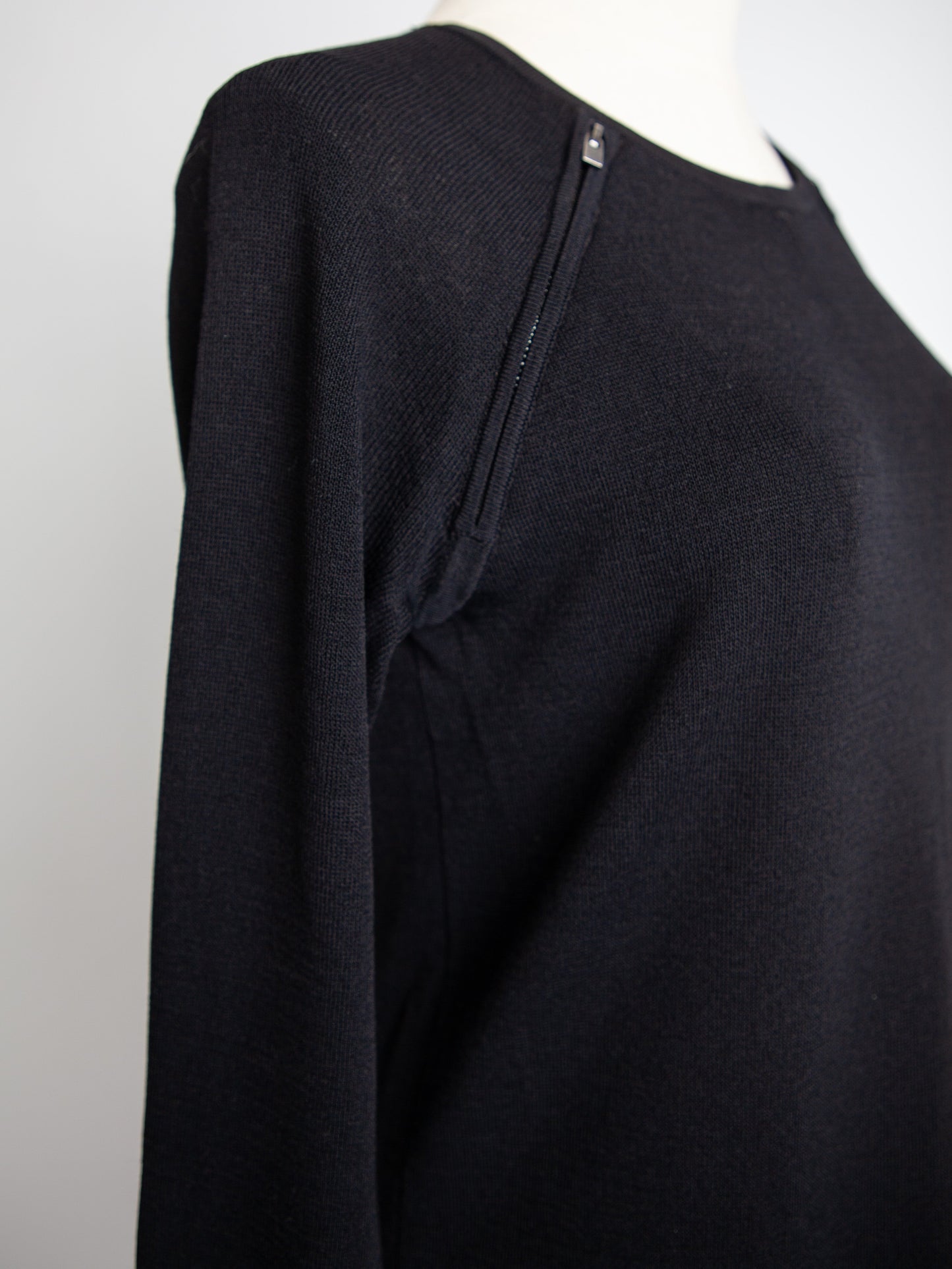 good condition banana republic black dress size xs with zippers