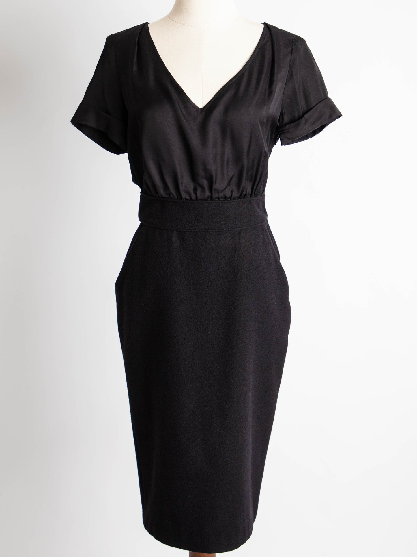 good naf naf black wool dress size xs elegant v-neck short sleeve