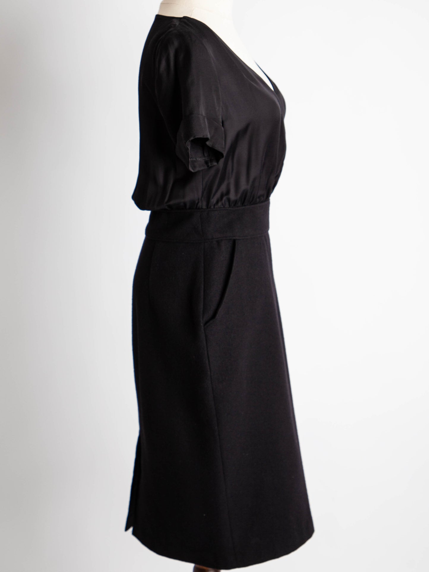 good naf naf black wool dress size xs elegant v-neck short sleeve