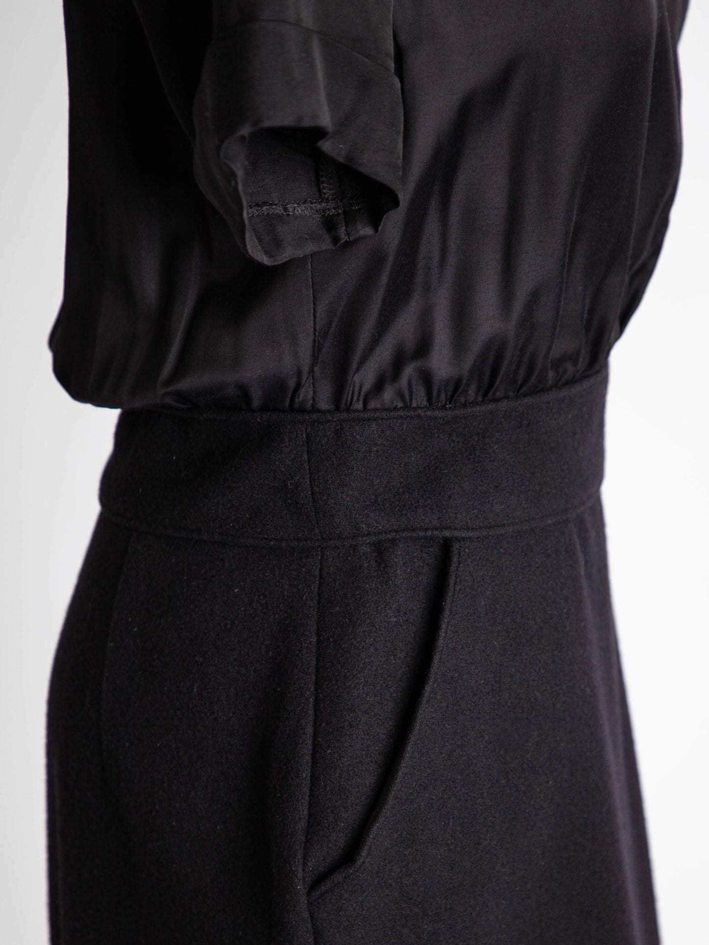 good naf naf black wool dress size xs elegant v-neck short sleeve