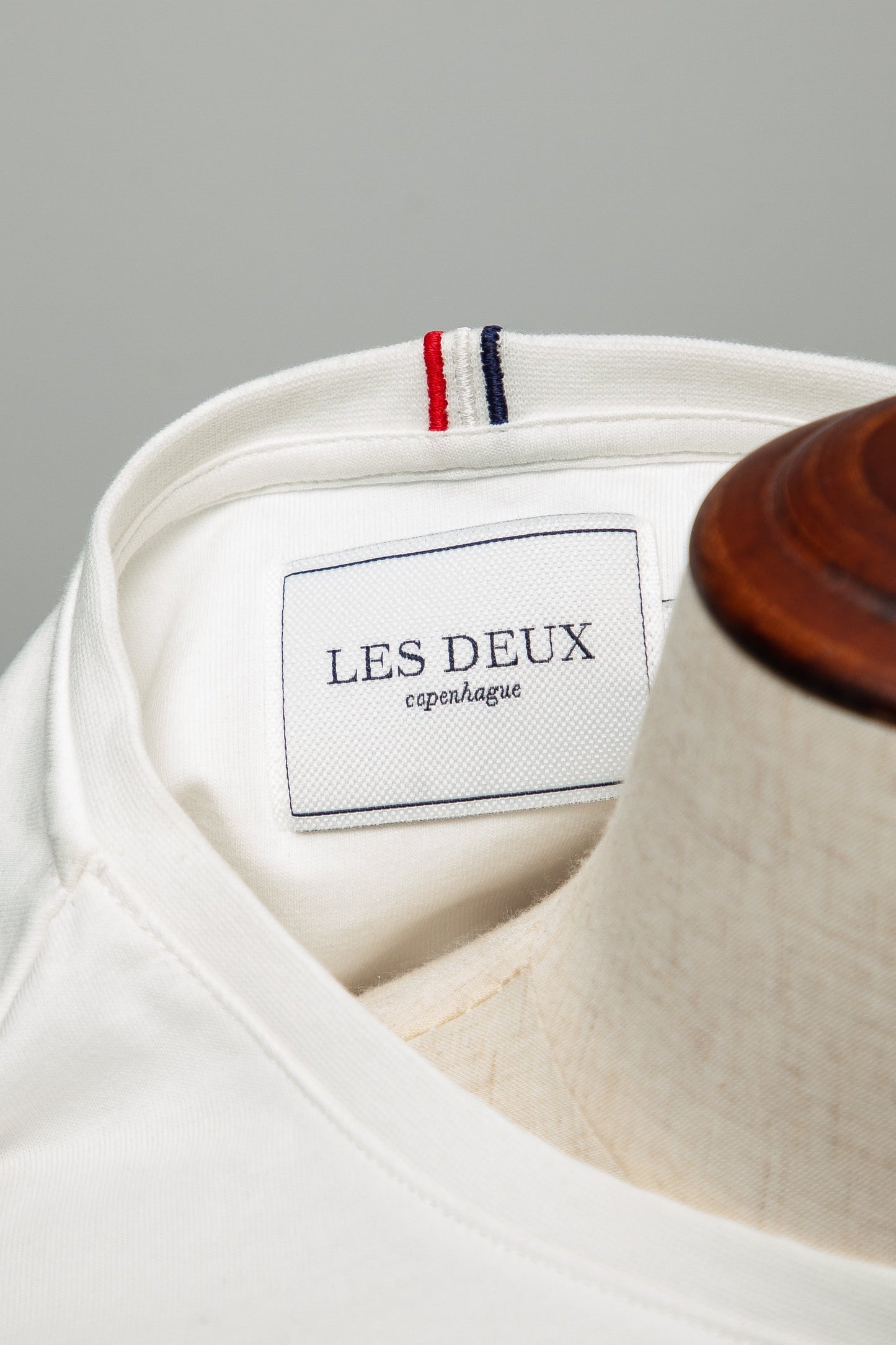 good les deux white cotton t-shirt xl with roman numeral ii